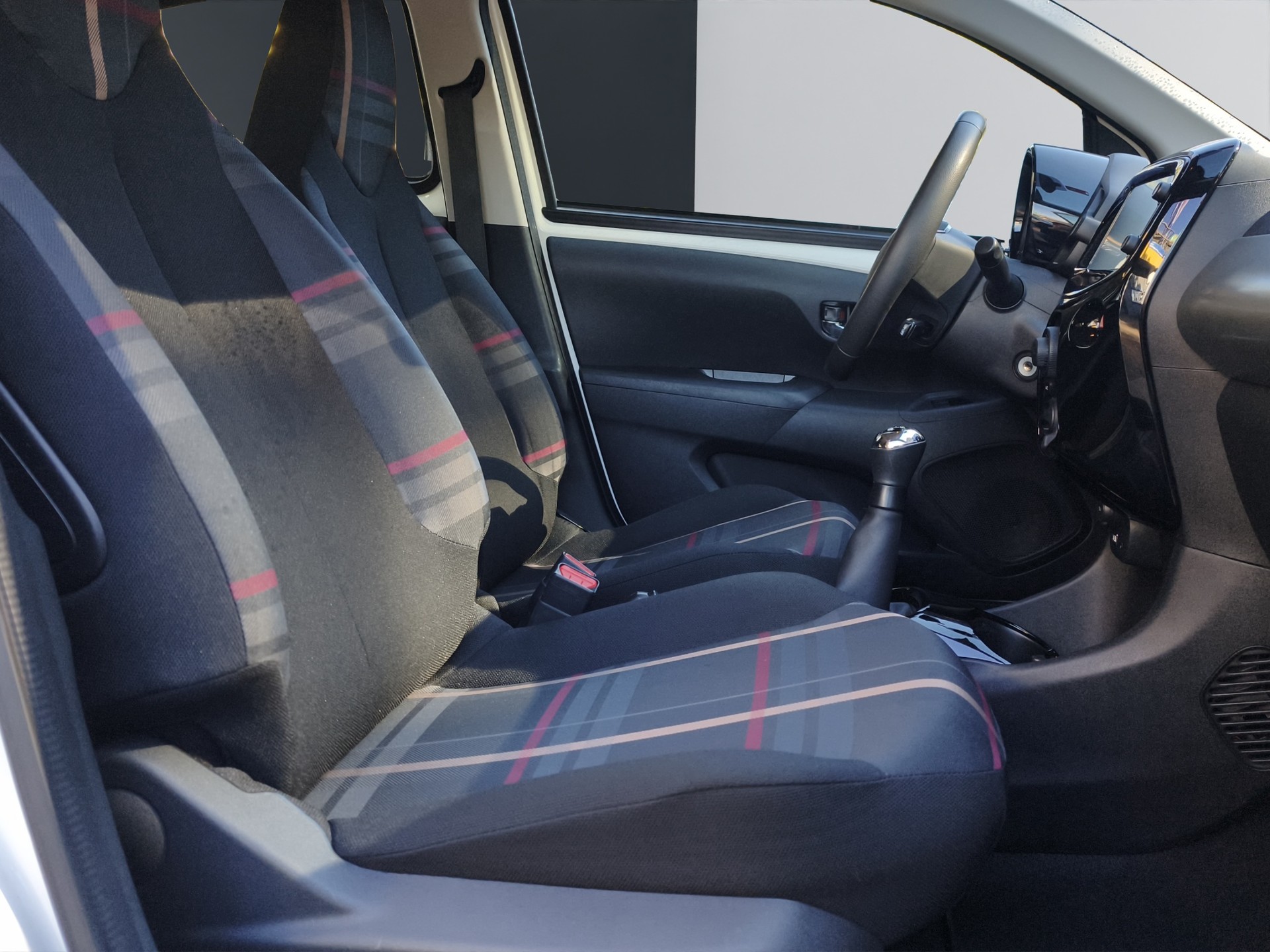 PEUGEOT 108 1.2 VTi Allure-image-9