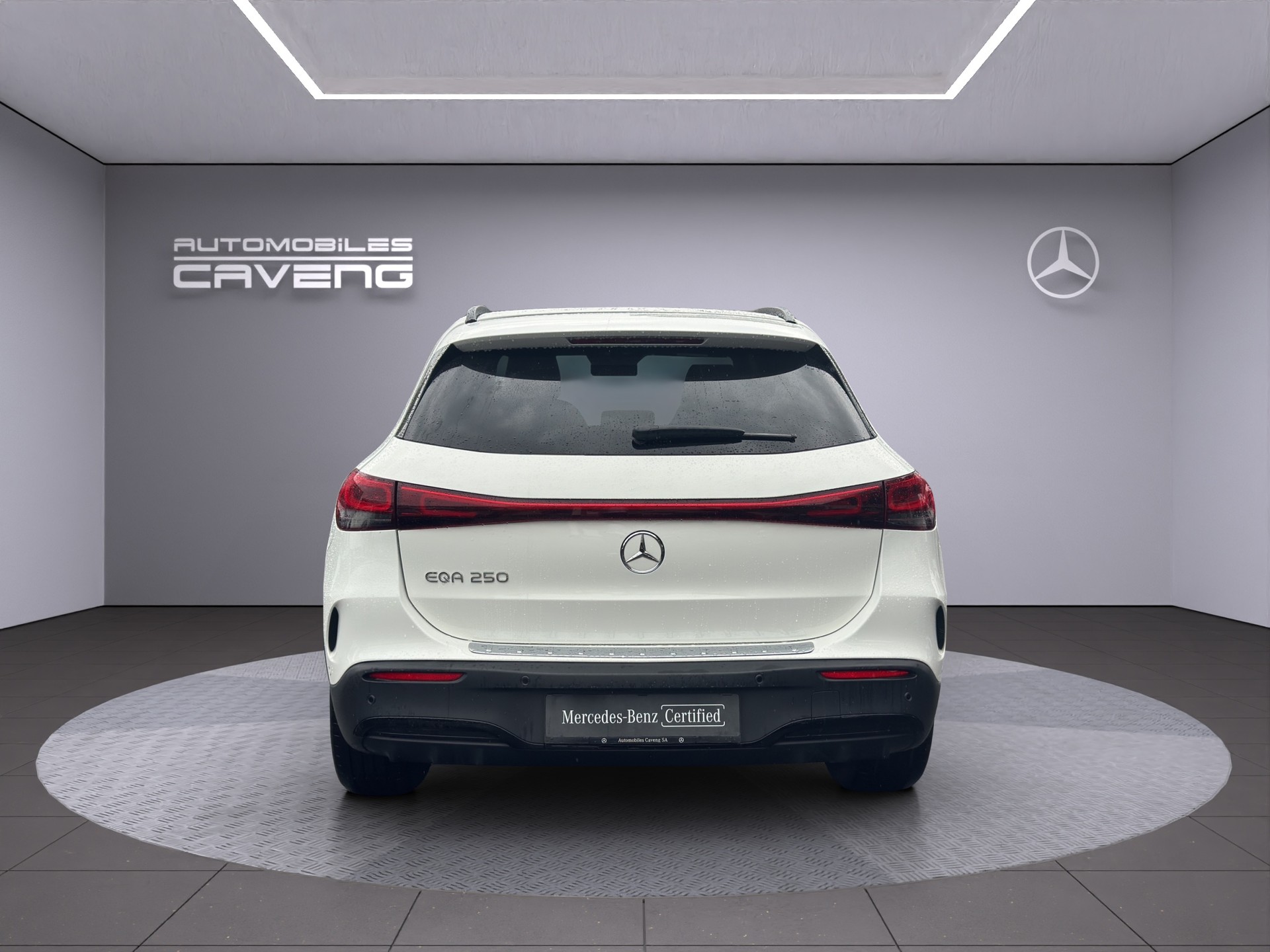 MERCEDES-BENZ EQA 250 AMG Line-showroom-element-3