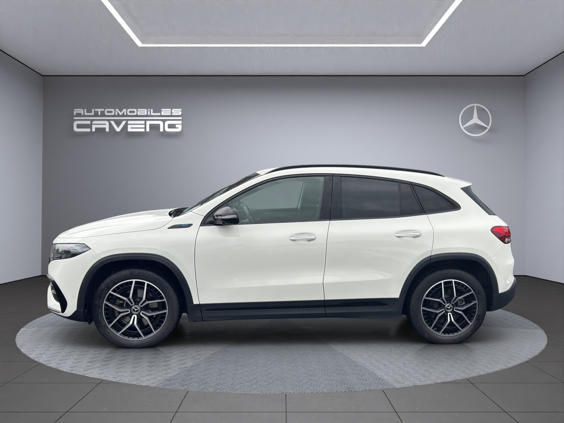 MERCEDES-BENZ EQA 250 AMG Line-showroom-element-1
