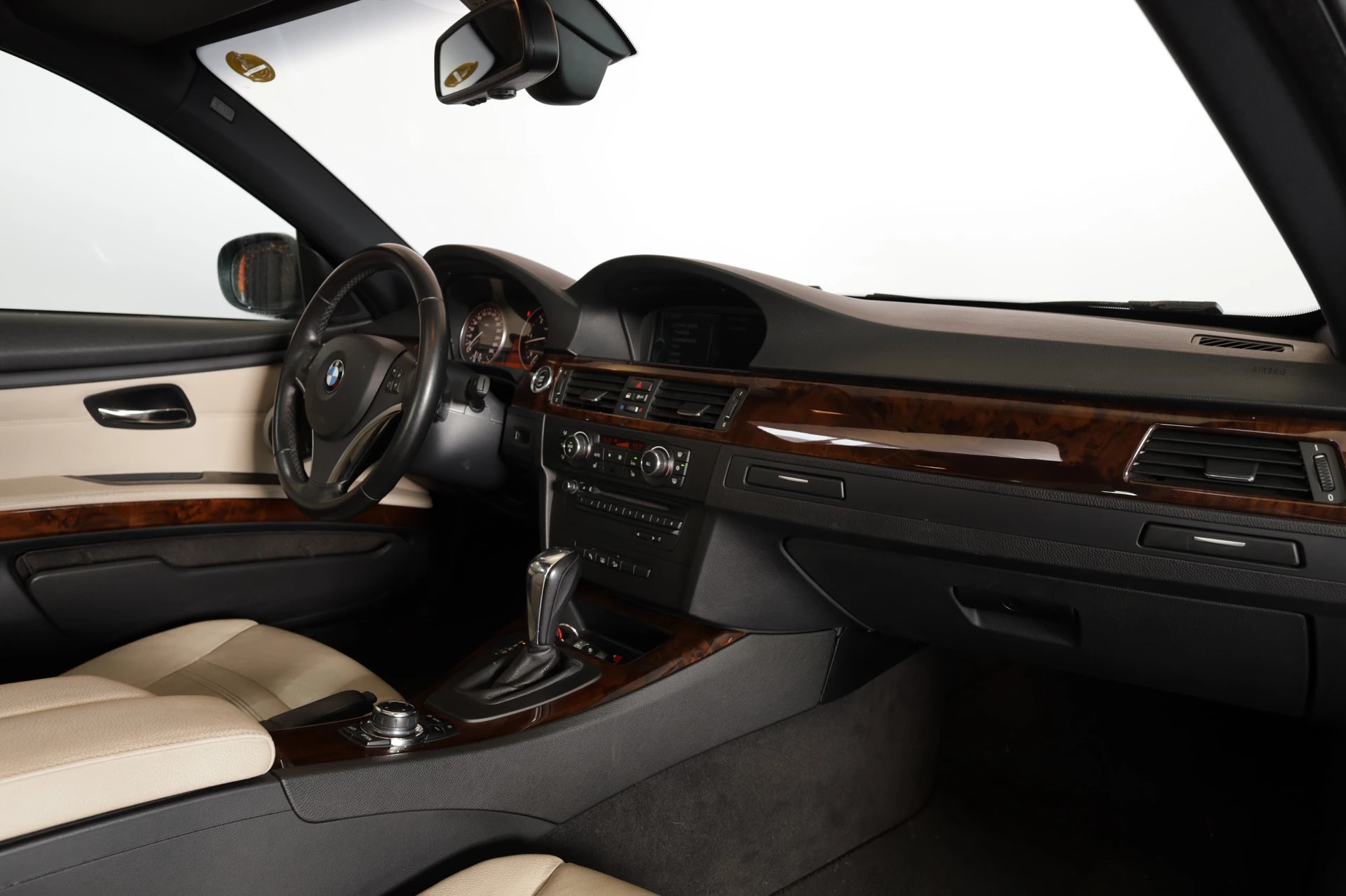 BMW 330d xDrive Coupé Steptronic Pack M Sport • Cuir Dakota • Toit ouvrant-image-15