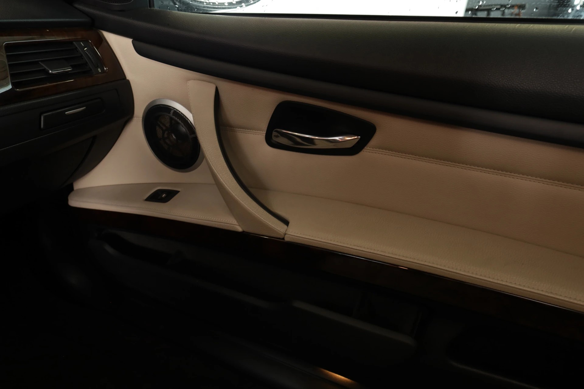 BMW 330d xDrive Coupé Steptronic Pack M Sport • Cuir Dakota • Toit ouvrant-image-17