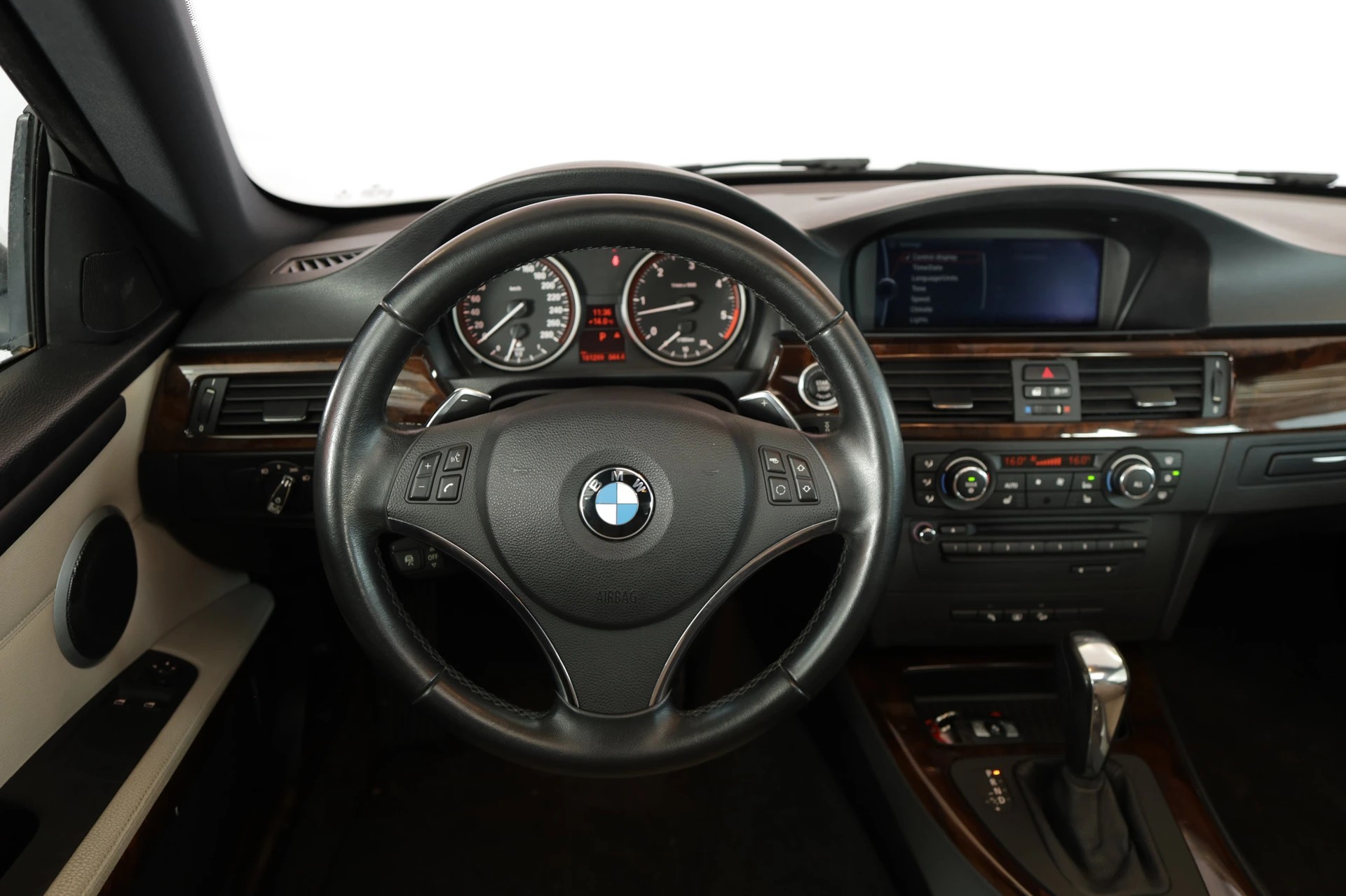 BMW 330d xDrive Coupé Steptronic Pack M Sport • Cuir Dakota • Toit ouvrant-image-12