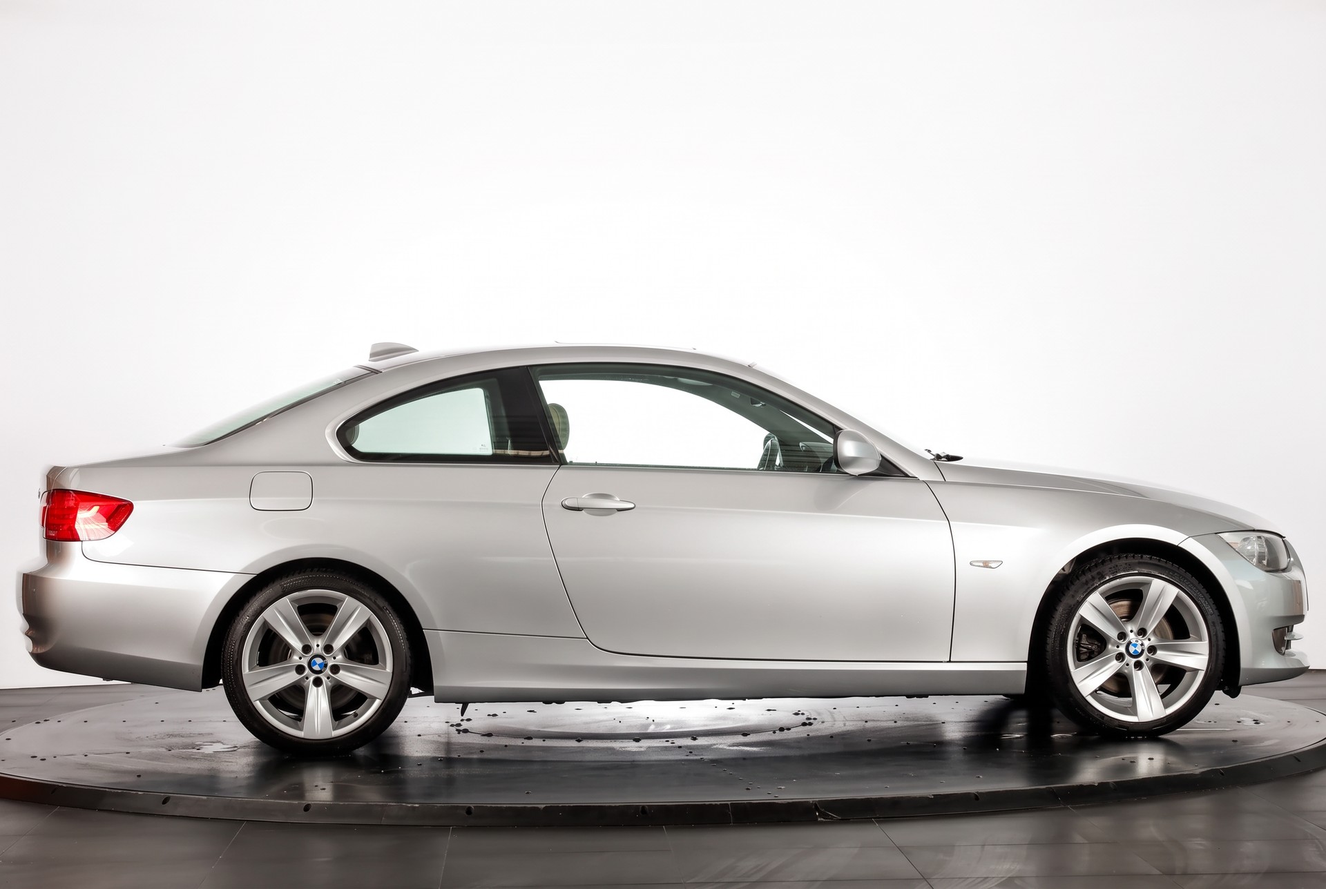 BMW 330d xDrive Coupé Steptronic Pack M Sport • Cuir Dakota • Toit ouvrant-image-6