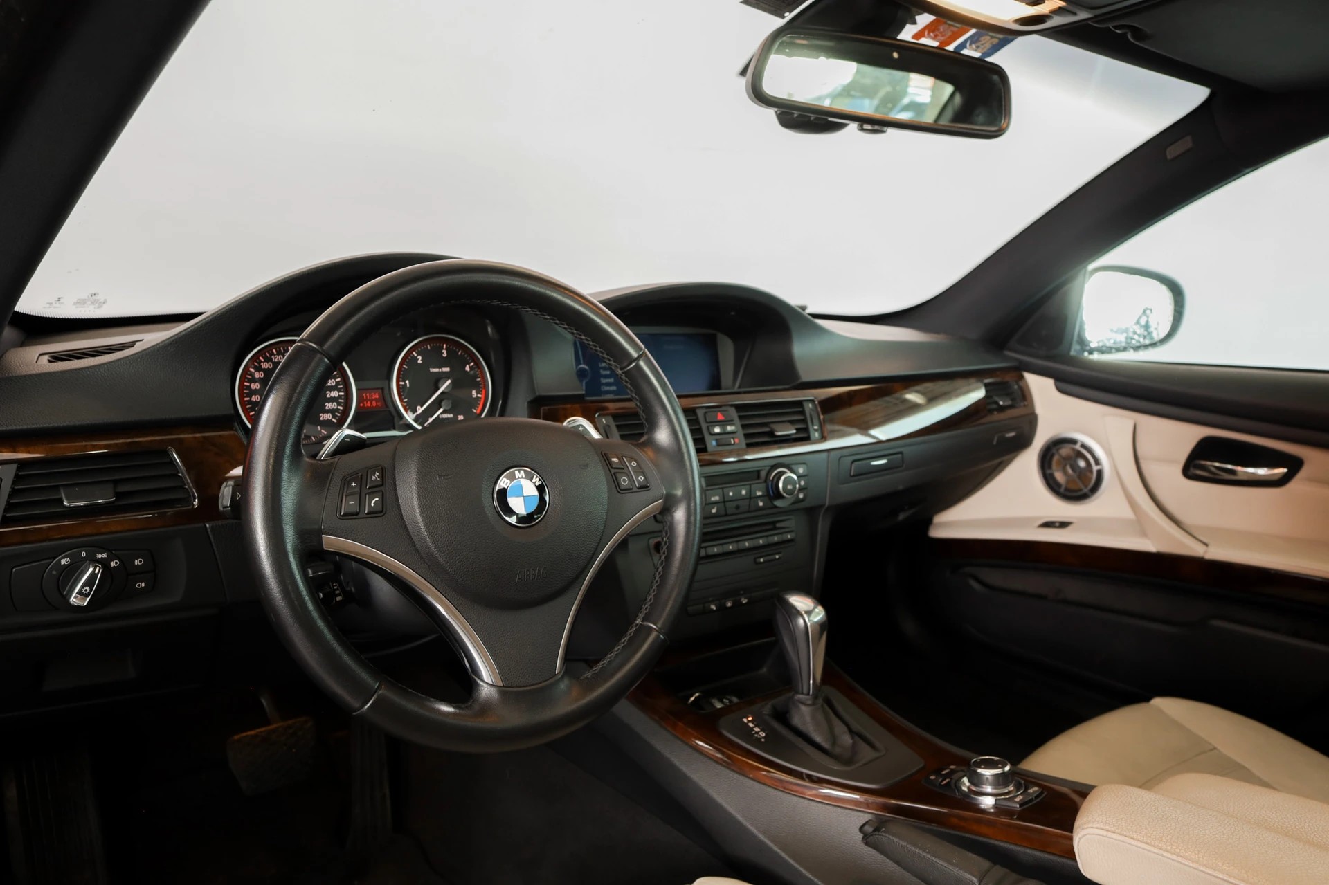 BMW 330d xDrive Coupé Steptronic Pack M Sport • Cuir Dakota • Toit ouvrant-image-11
