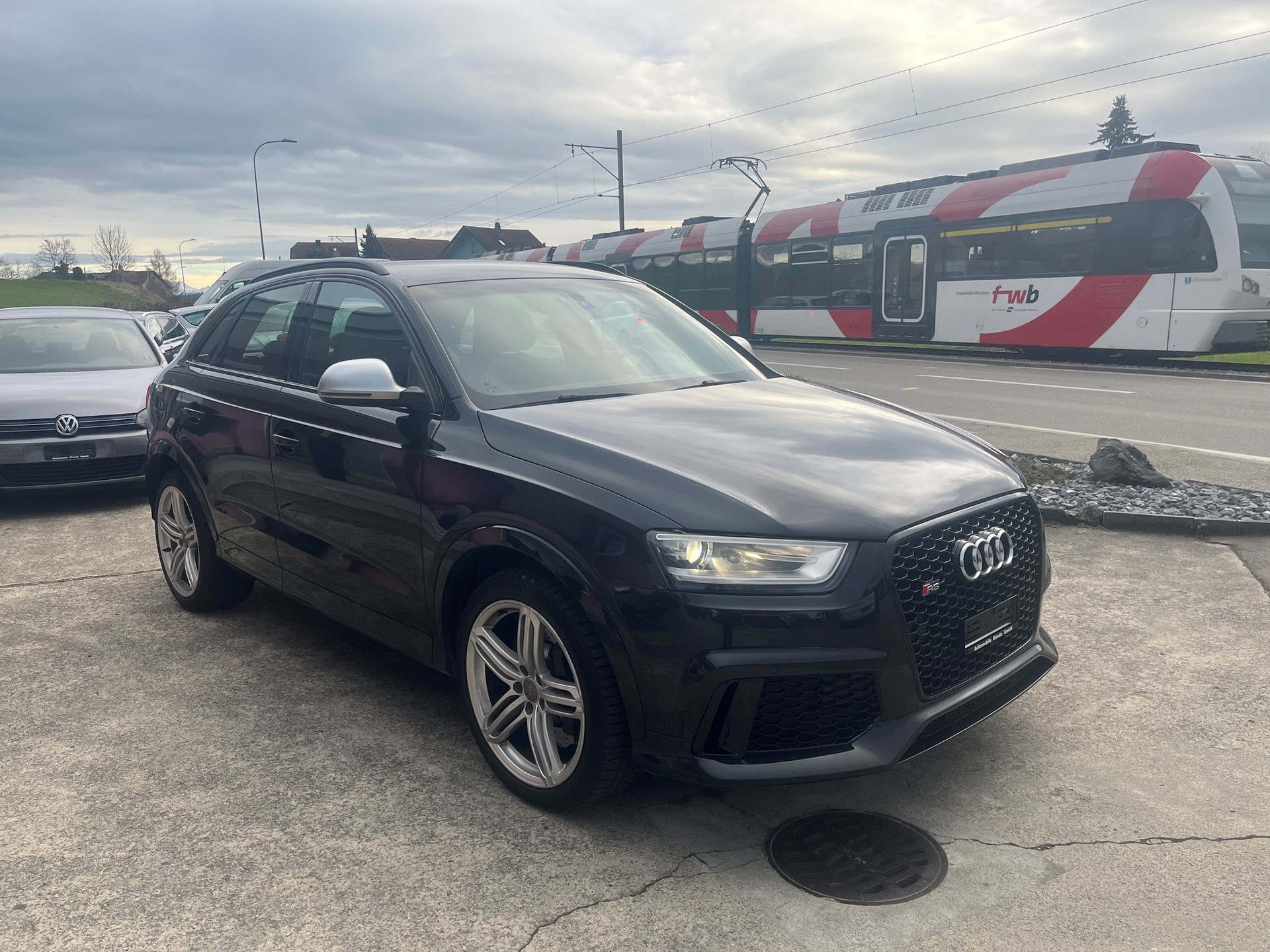 AUDI RS Q3 2.5 TFSI quattro S-tronic-image-1