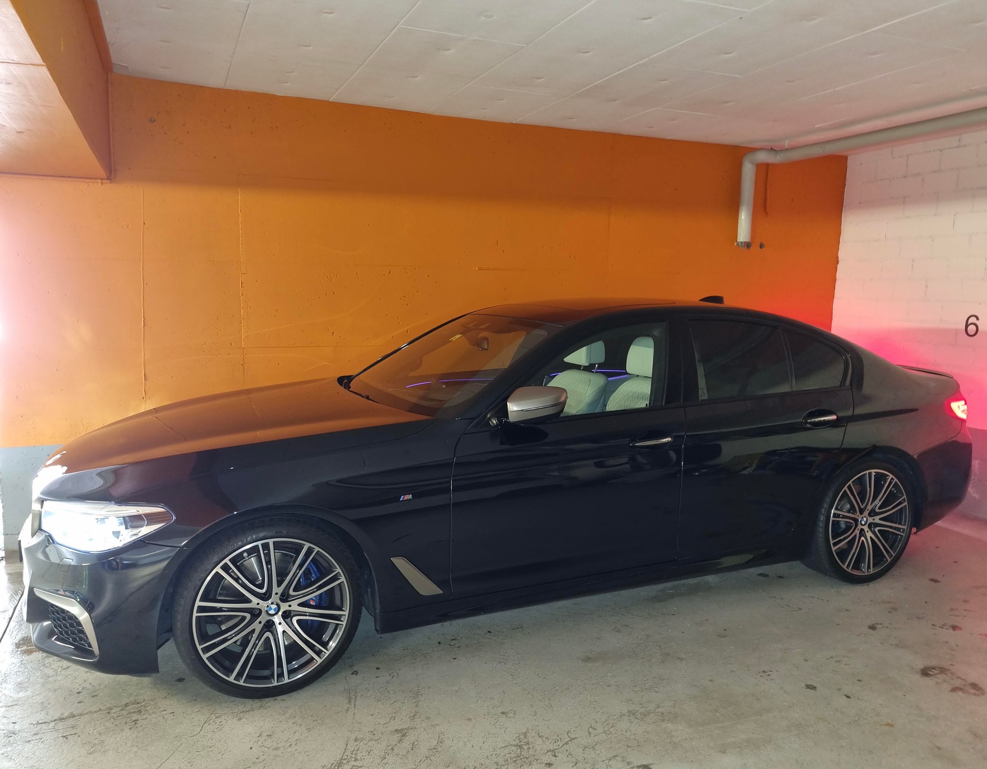 BMW M550i xDrive Steptronic-image-6