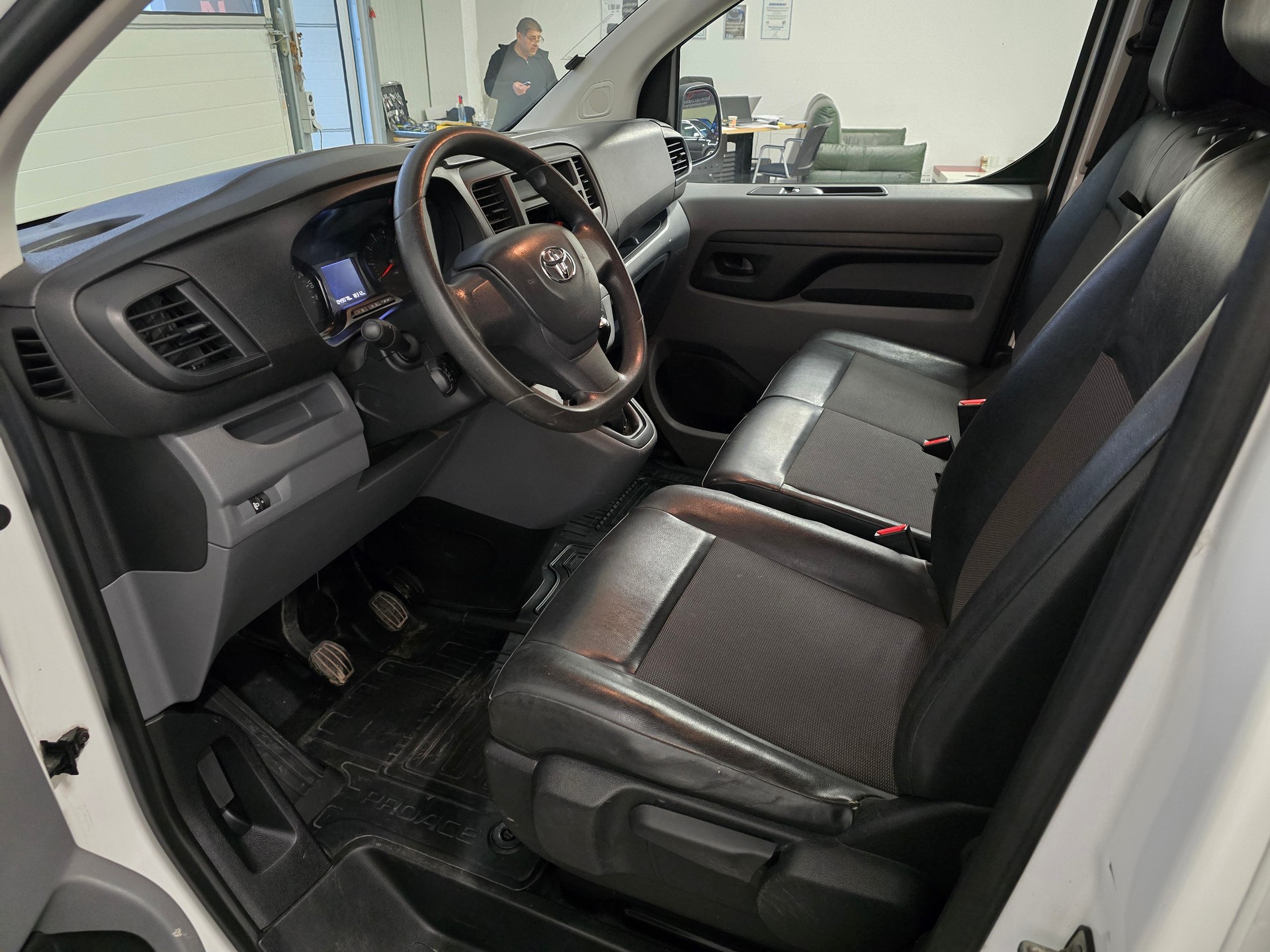 TOYOTA Proace 1.6D Panel Van L0 Terra-showroom-element-3