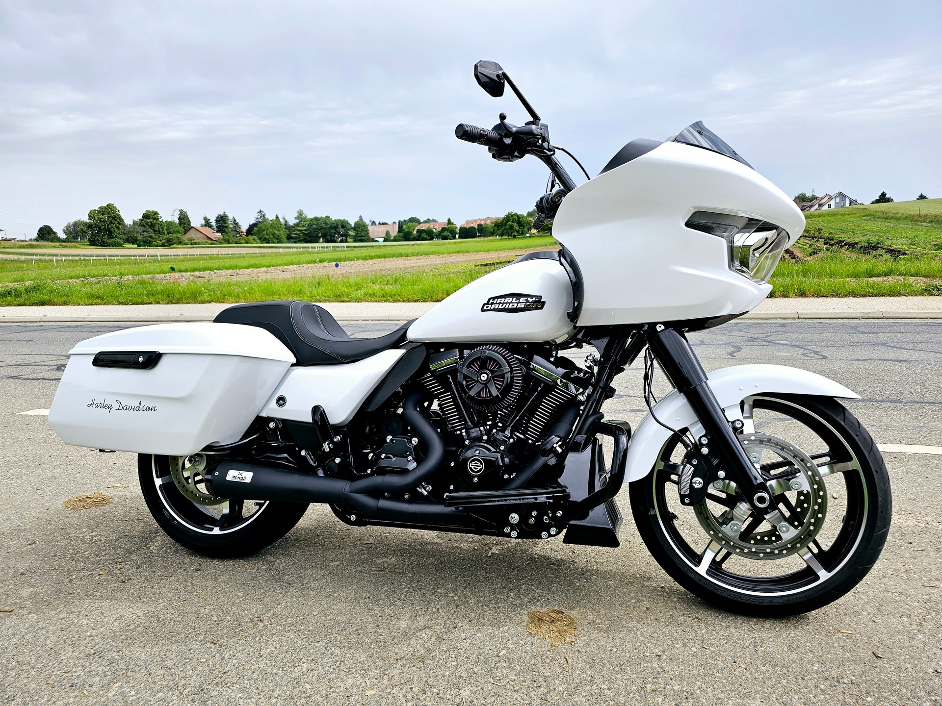HARLEY-DAVIDSON FLTRX Road Glide Black Finish 117-image-0
