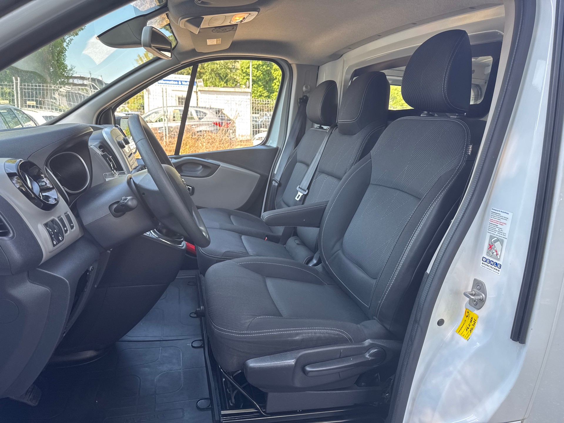 NISSAN NV300 dCi 125 2.9 L1H1 Comfort * 03x Sitze * Klimaanlage * Tempomat * PDC H * RF-Kamera * LTZ MFK 24.04.2024 **-image-3