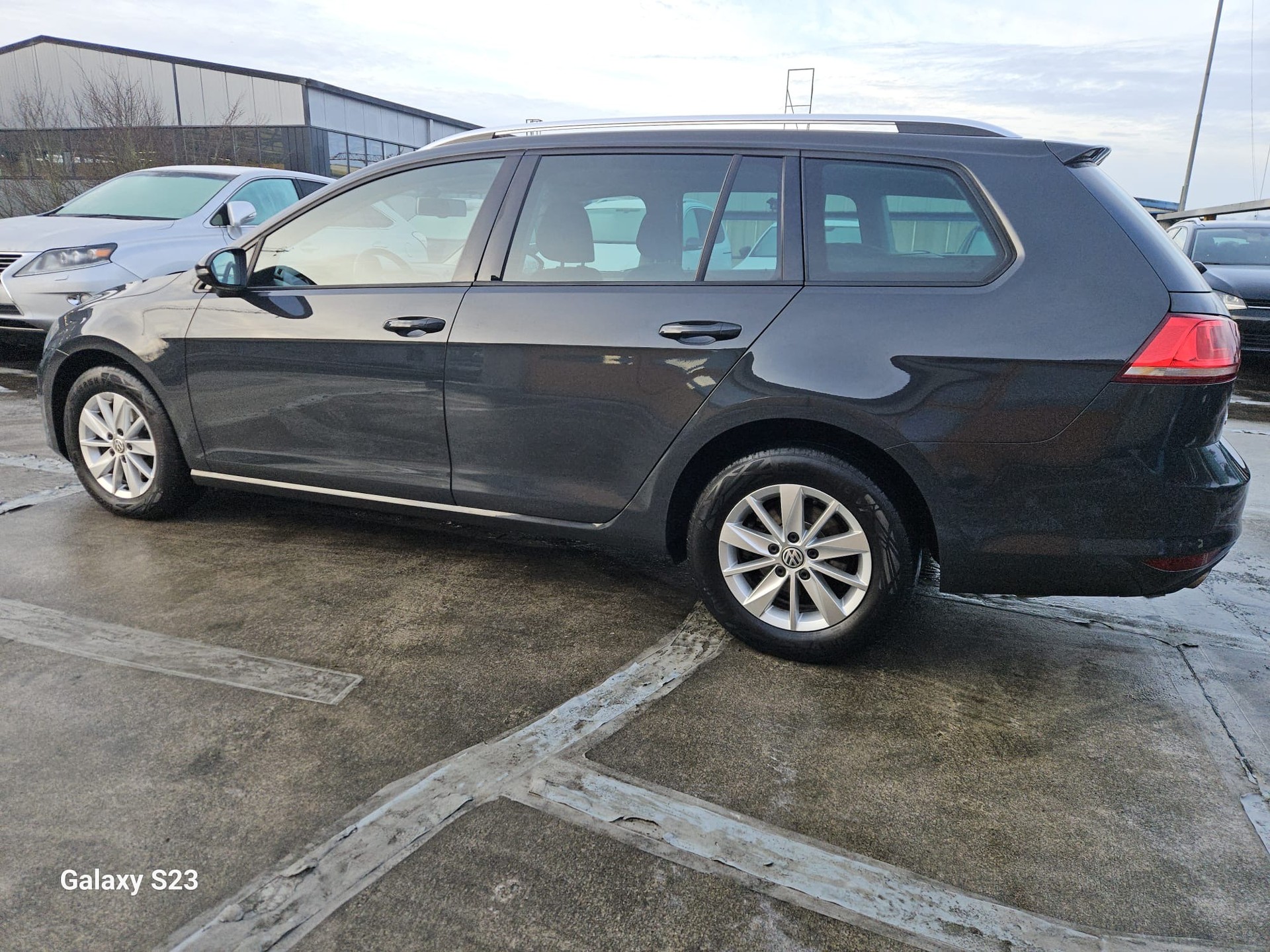 VW Golf Variant 1.6 TDI Comfortline 4Motion-image-1
