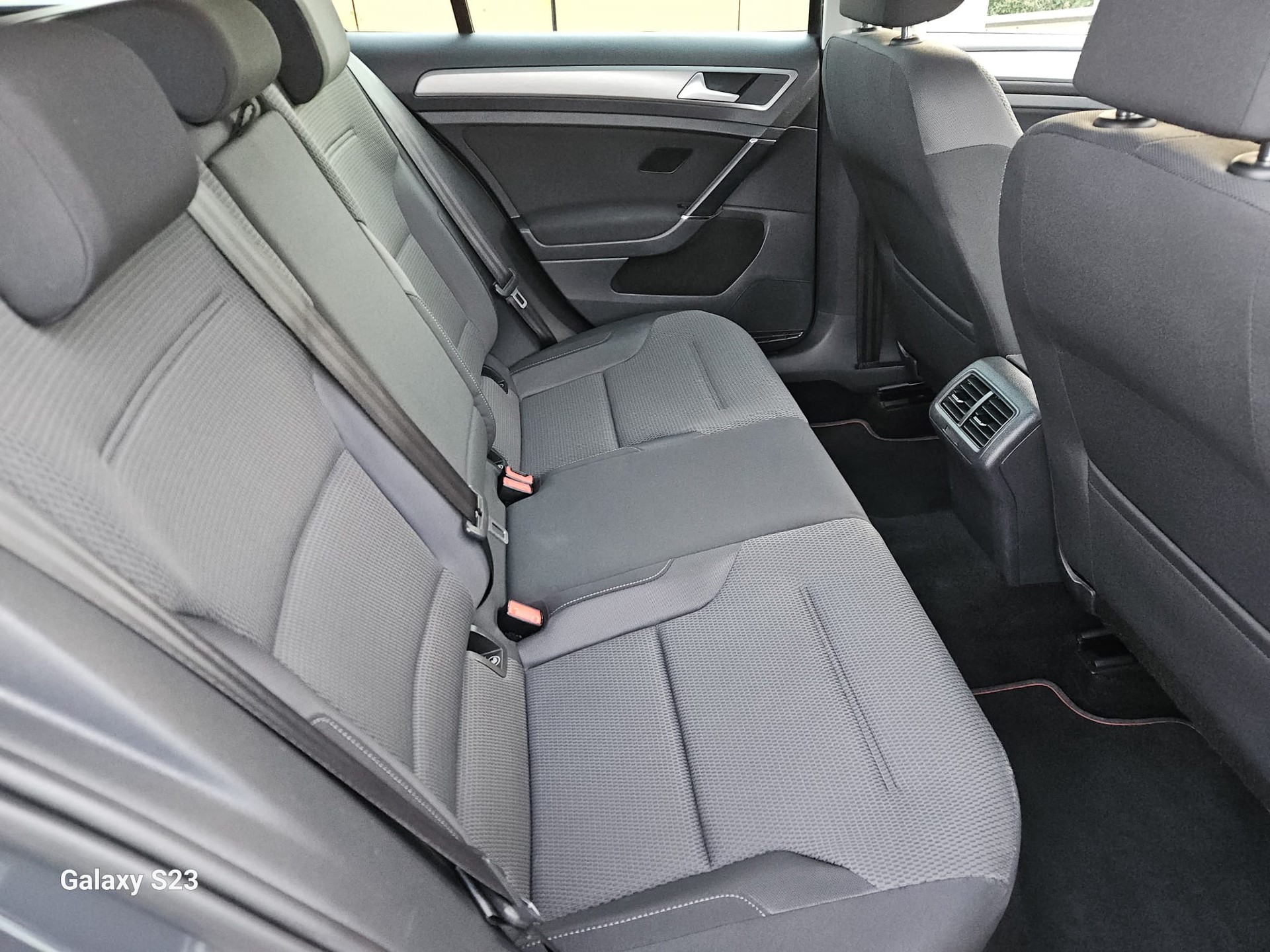VW Golf Variant 1.6 TDI Comfortline 4Motion-image-8