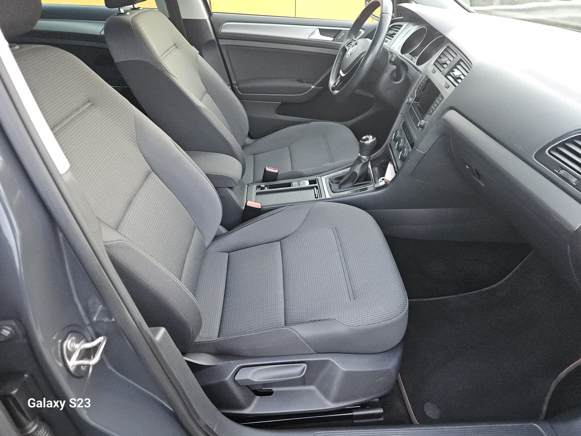 VW Golf Variant 1.6 TDI Comfortline 4Motion-image-6