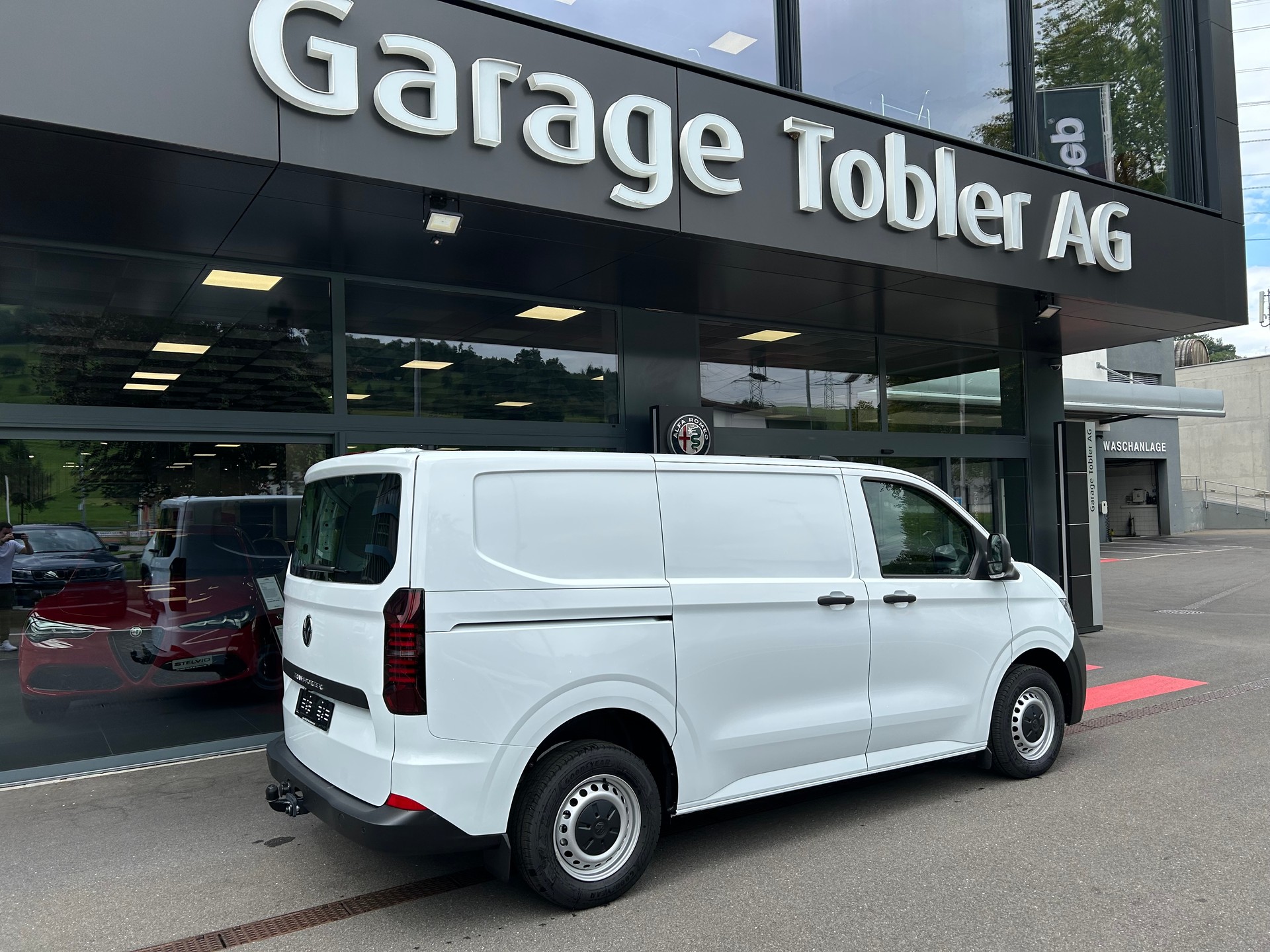 VW Transporter 2.0 TDI-image-4
