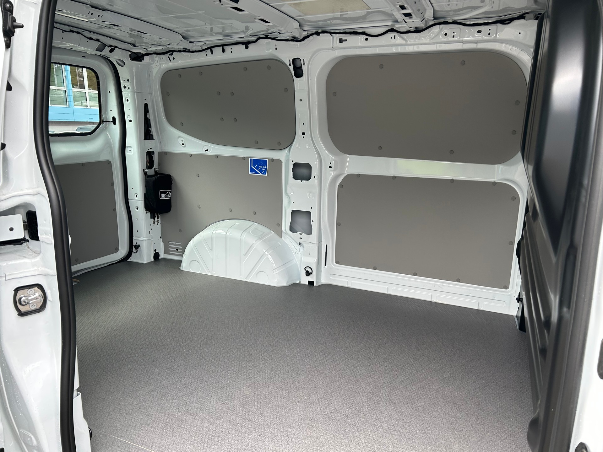 VW Transporter 2.0 TDI-showroom-element-3