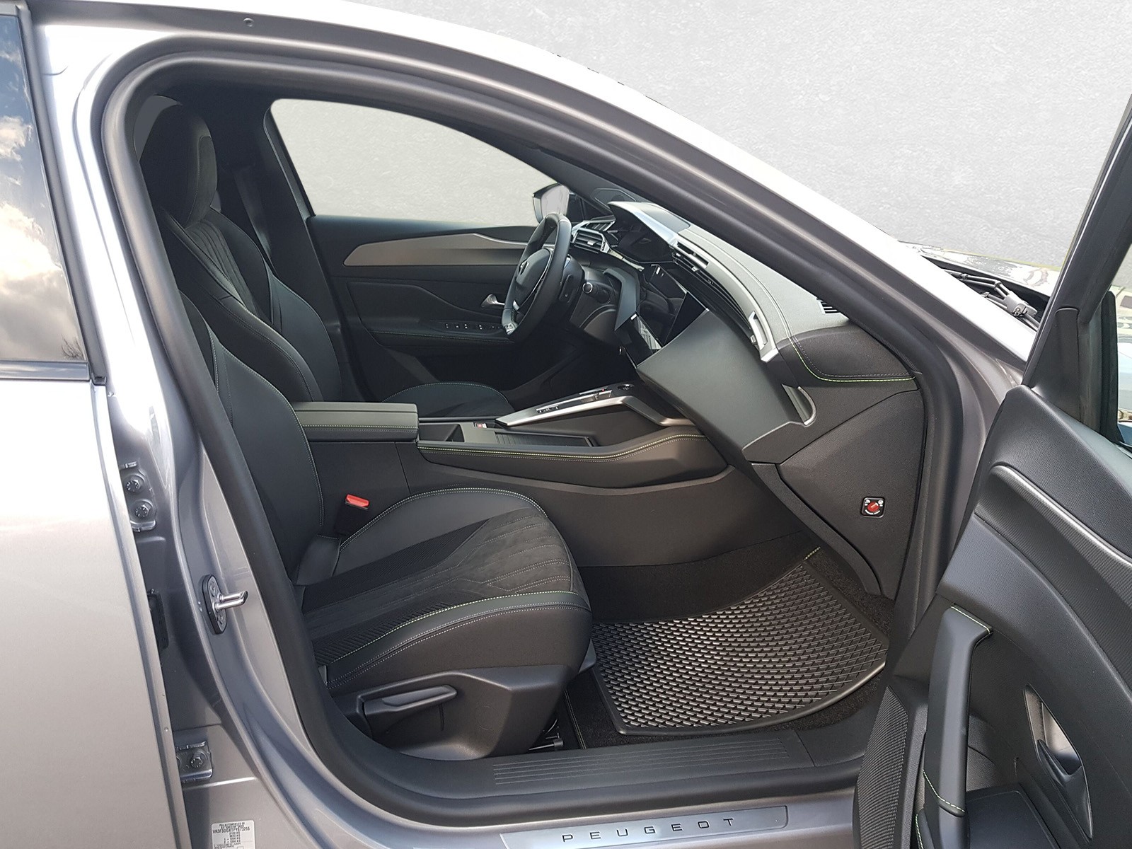 PEUGEOT 308 1.6 PHEV 195 GT-image-8