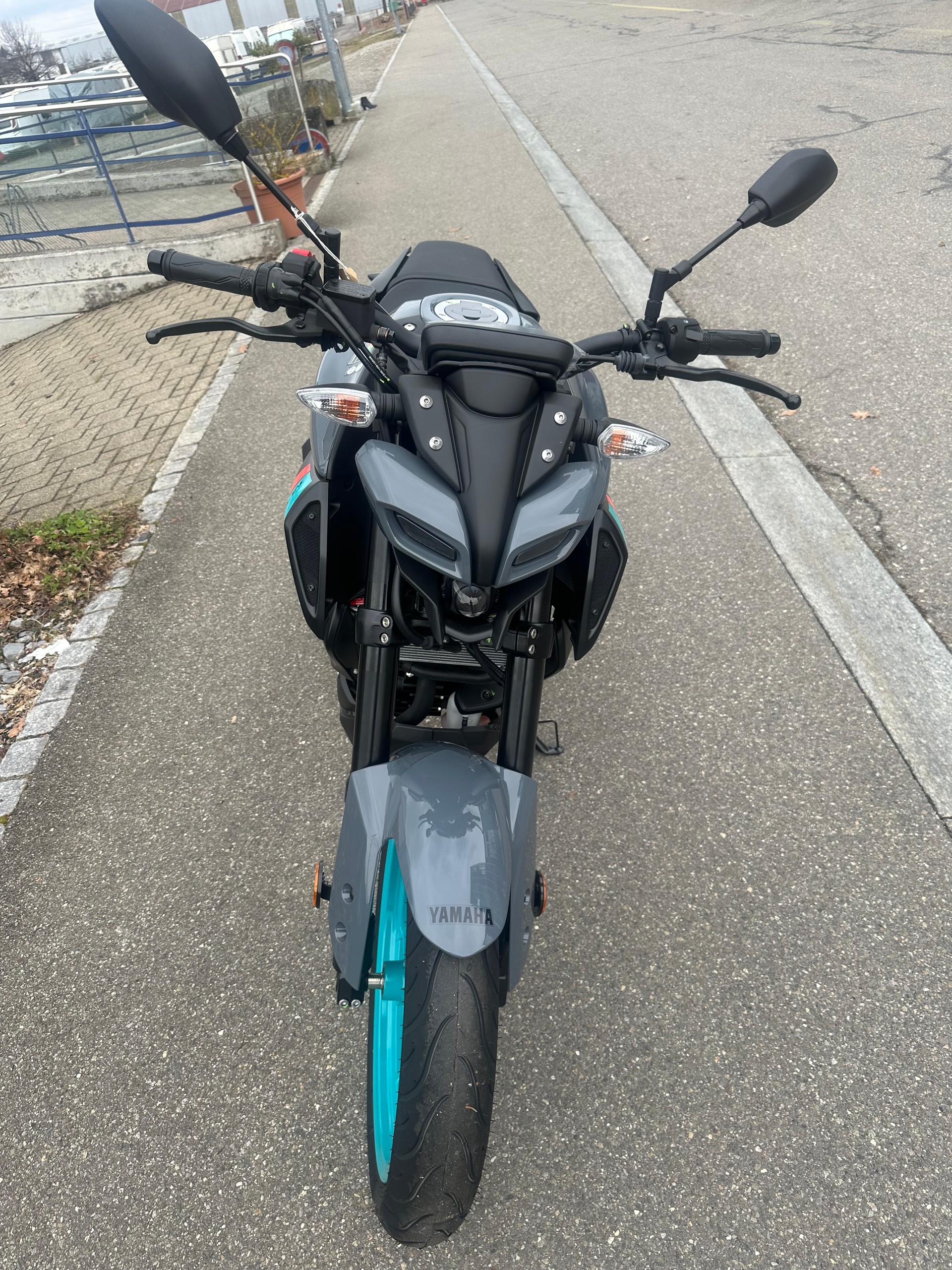 YAMAHA MT-125 ABS-showroom-element-3