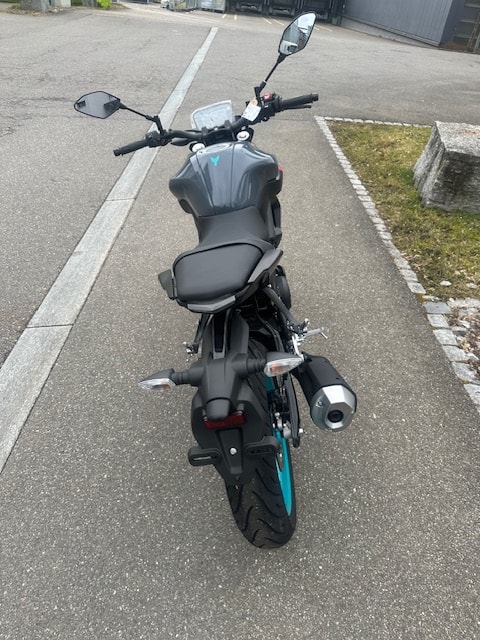 YAMAHA MT-125 ABS-showroom-element-2