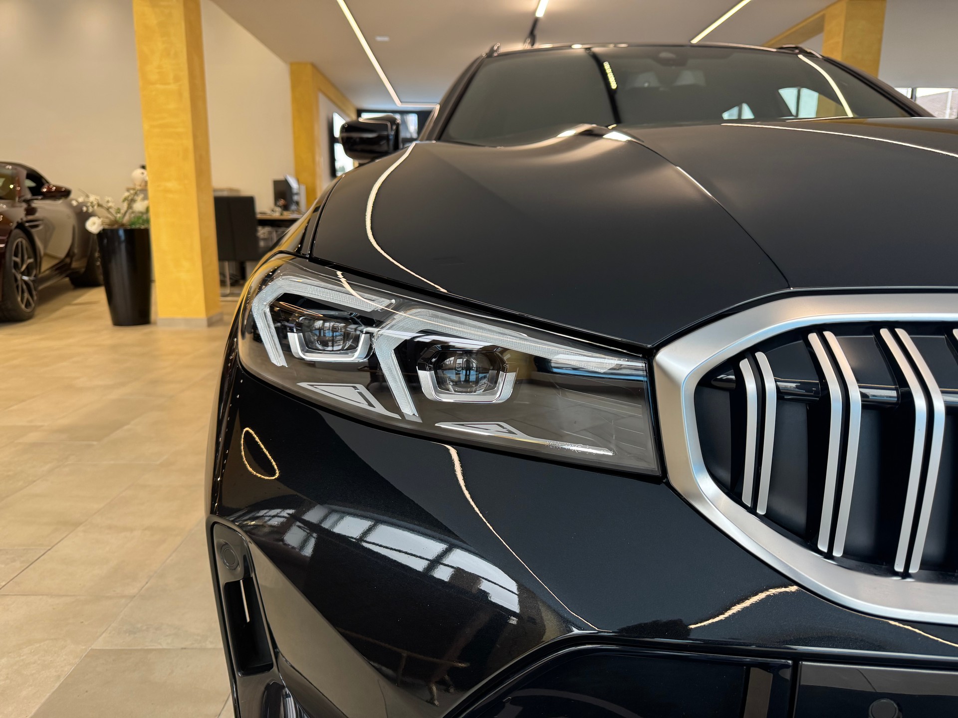 BMW 330i Touring xDrive Steptronic M Sport-image-13