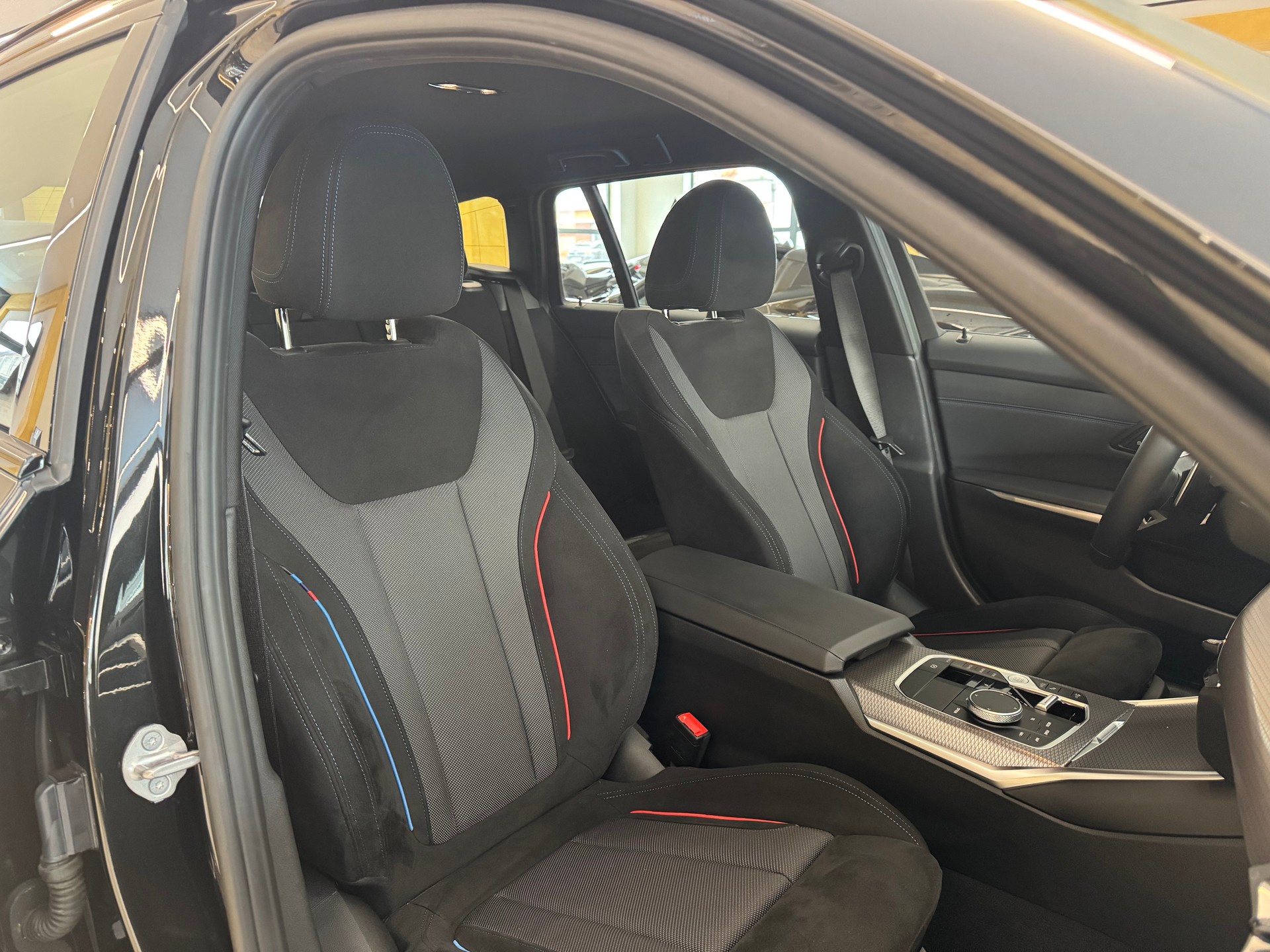 BMW 330i Touring xDrive Steptronic M Sport-image-19