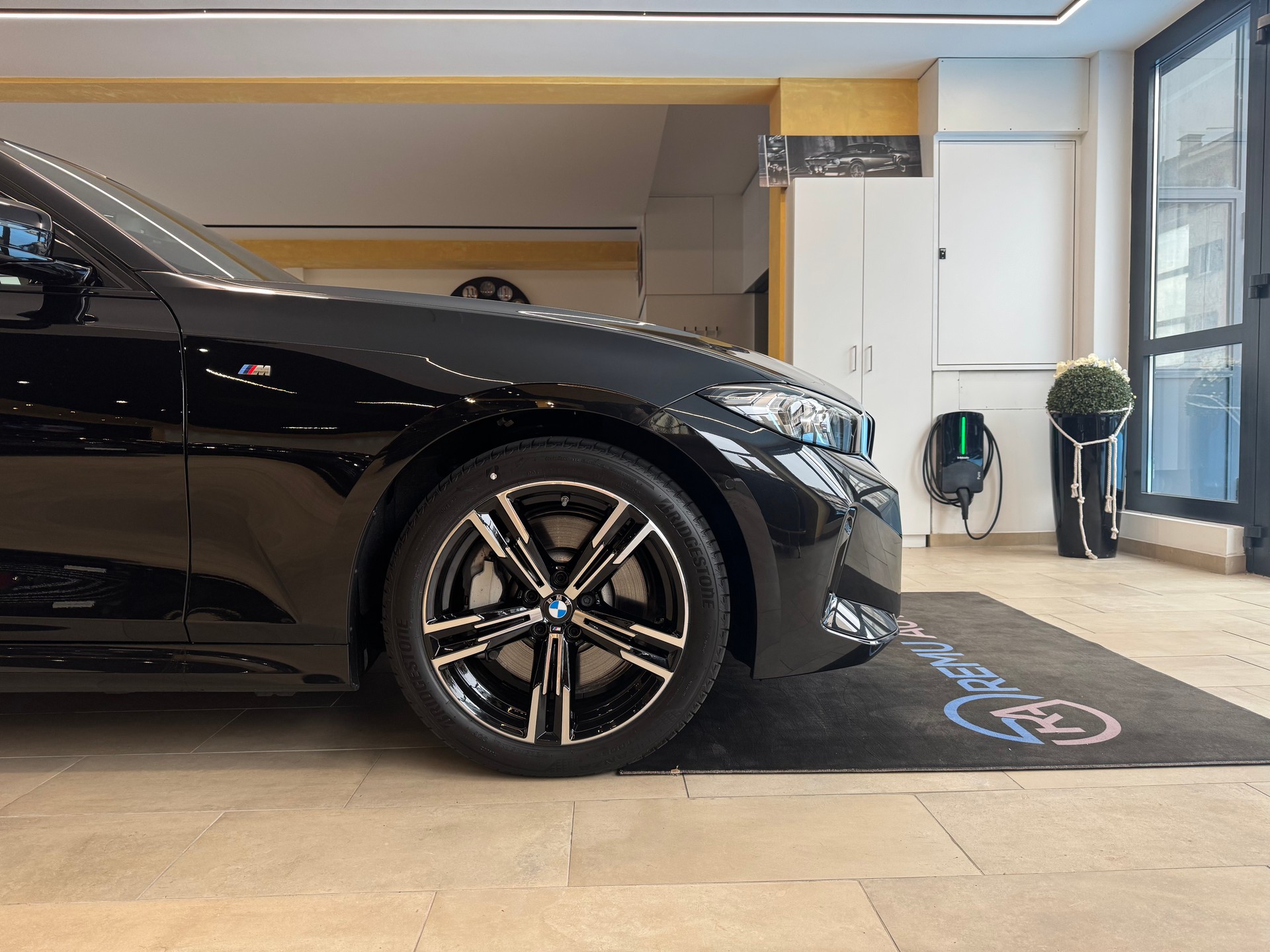 BMW 330i Touring xDrive Steptronic M Sport-image-11