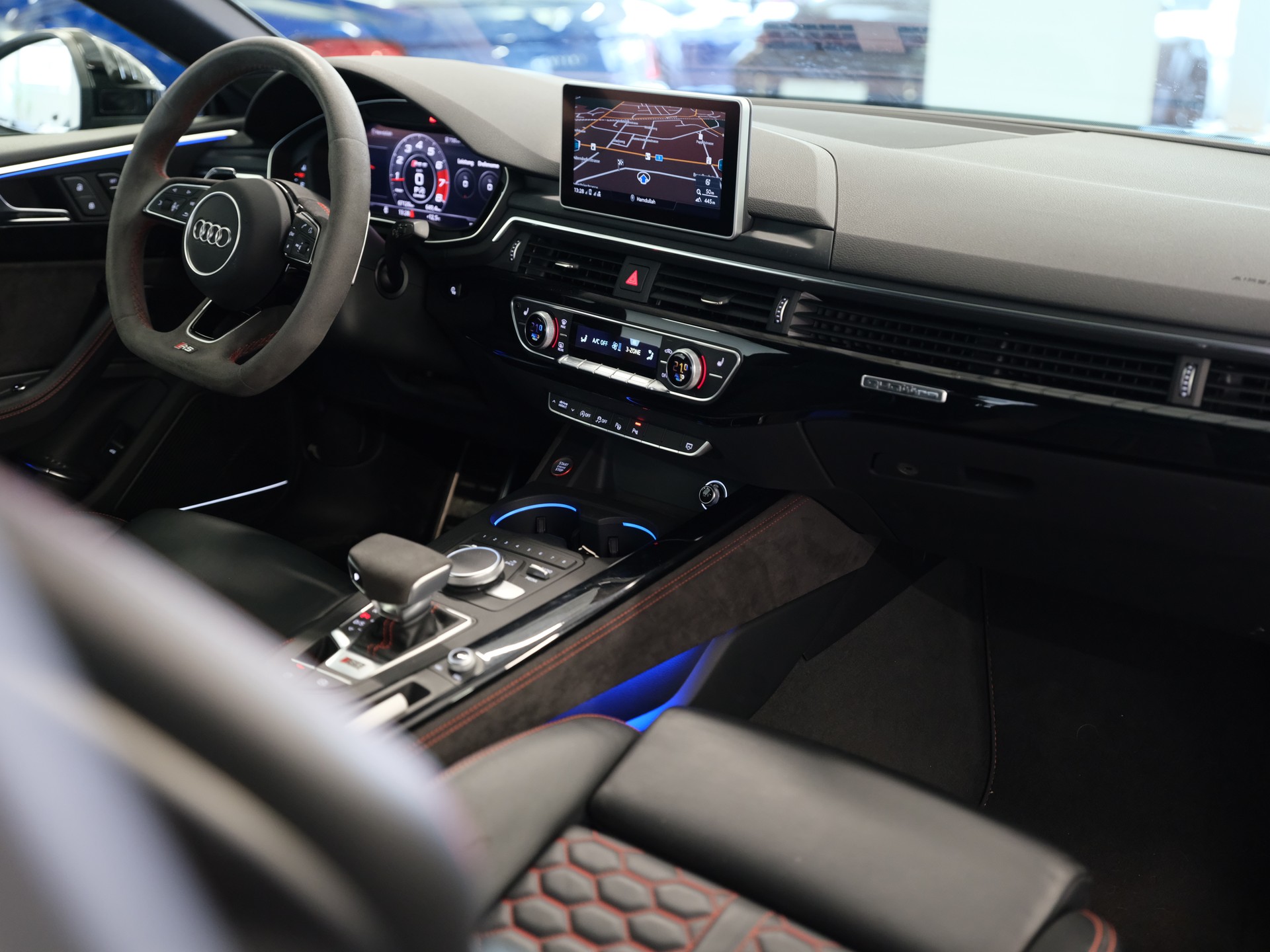 AUDI RS5 Coupé 2.9 TFSI quattro tiptronic *Ambientebeleuchtung* *Head up Display* *Lederausstattung*-image-17