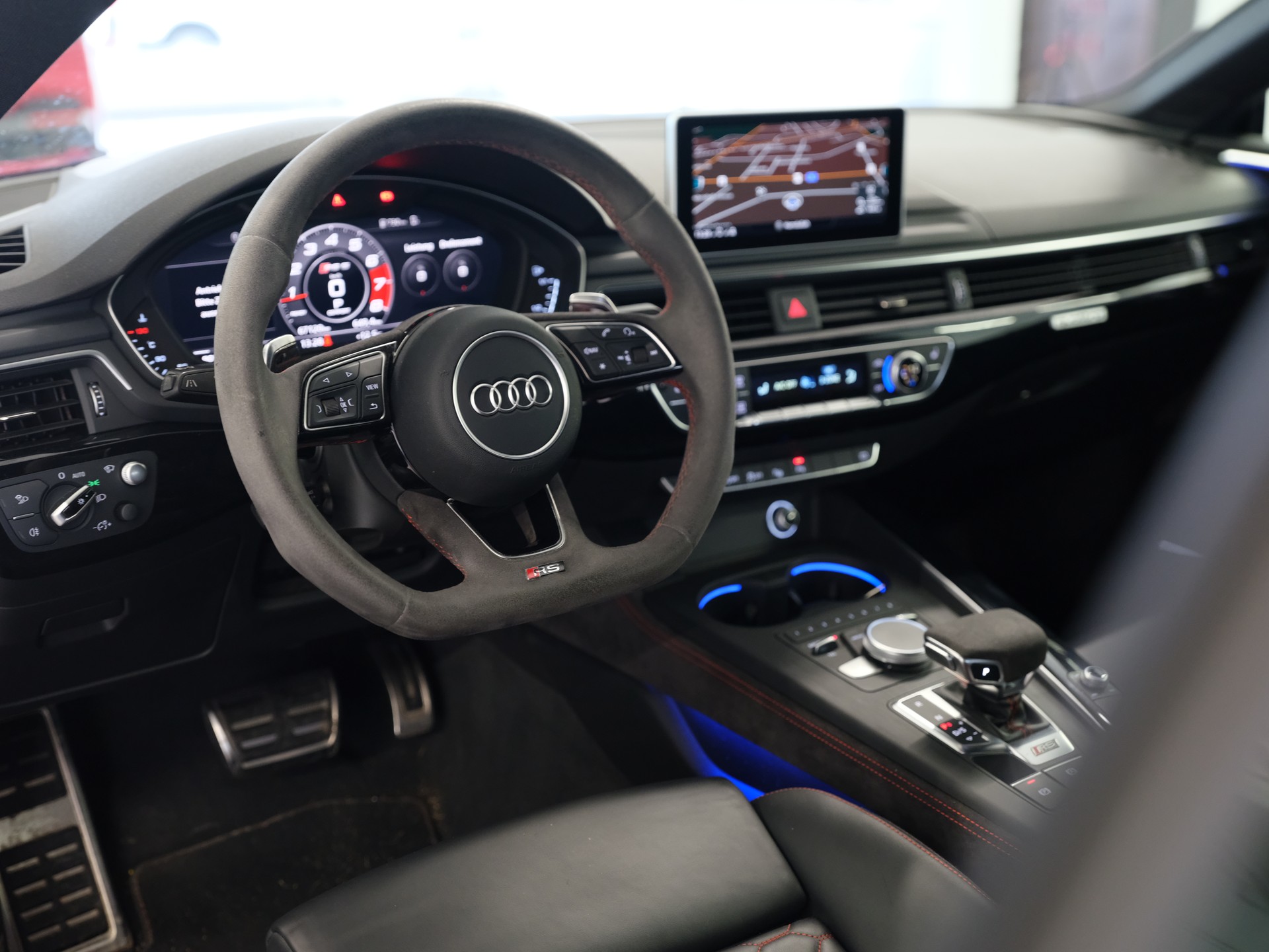 AUDI RS5 Coupé 2.9 TFSI quattro tiptronic *Ambientebeleuchtung* *Head up Display* *Lederausstattung*-image-18
