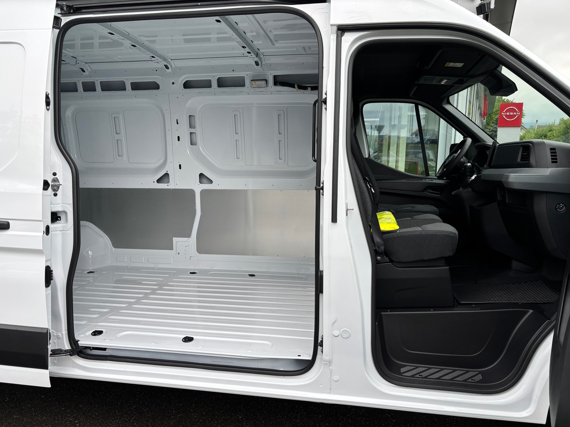 NISSAN Interstar 150 3.5L3H2 N-Connecta-image-6
