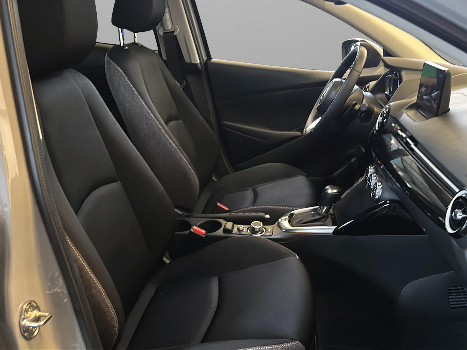 MAZDA 2 SKYACTIV-G 90 Homura Automat-image-9