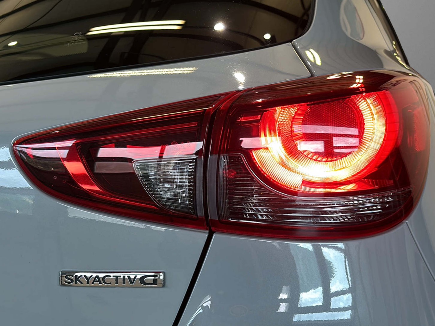 MAZDA 2 SKYACTIV-G 90 Homura Automat-image-16