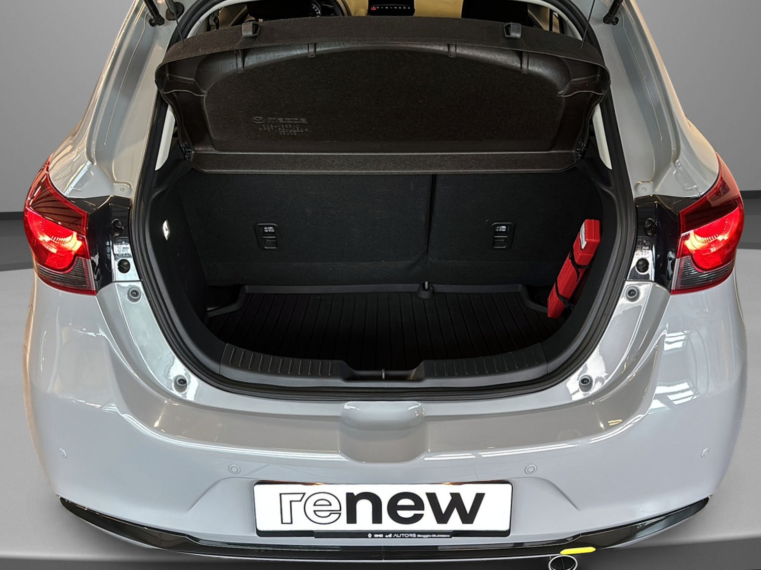 MAZDA 2 SKYACTIV-G 90 Homura Automat-image-4
