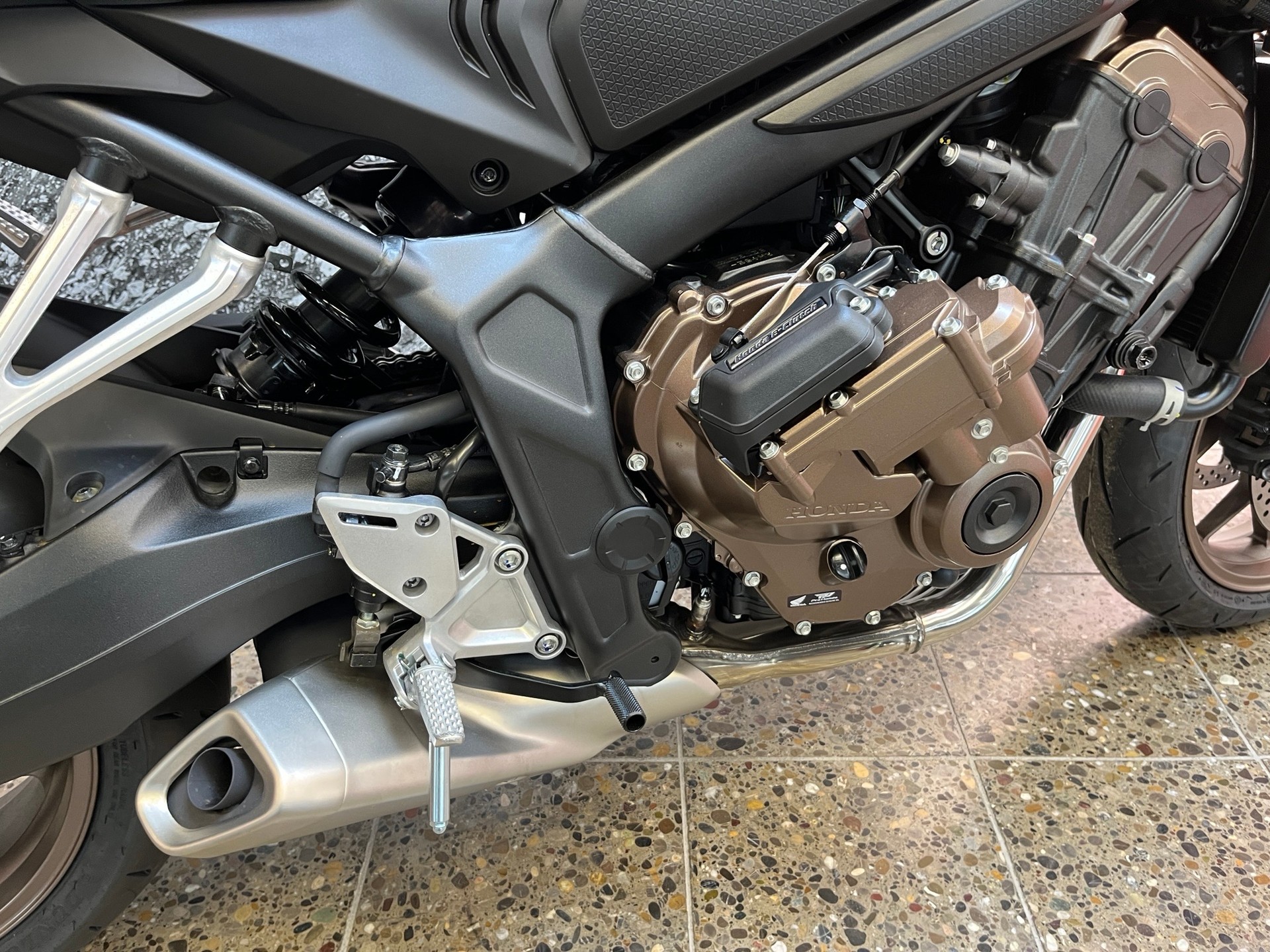 HONDA CB 650 R E-Clutch-image-6