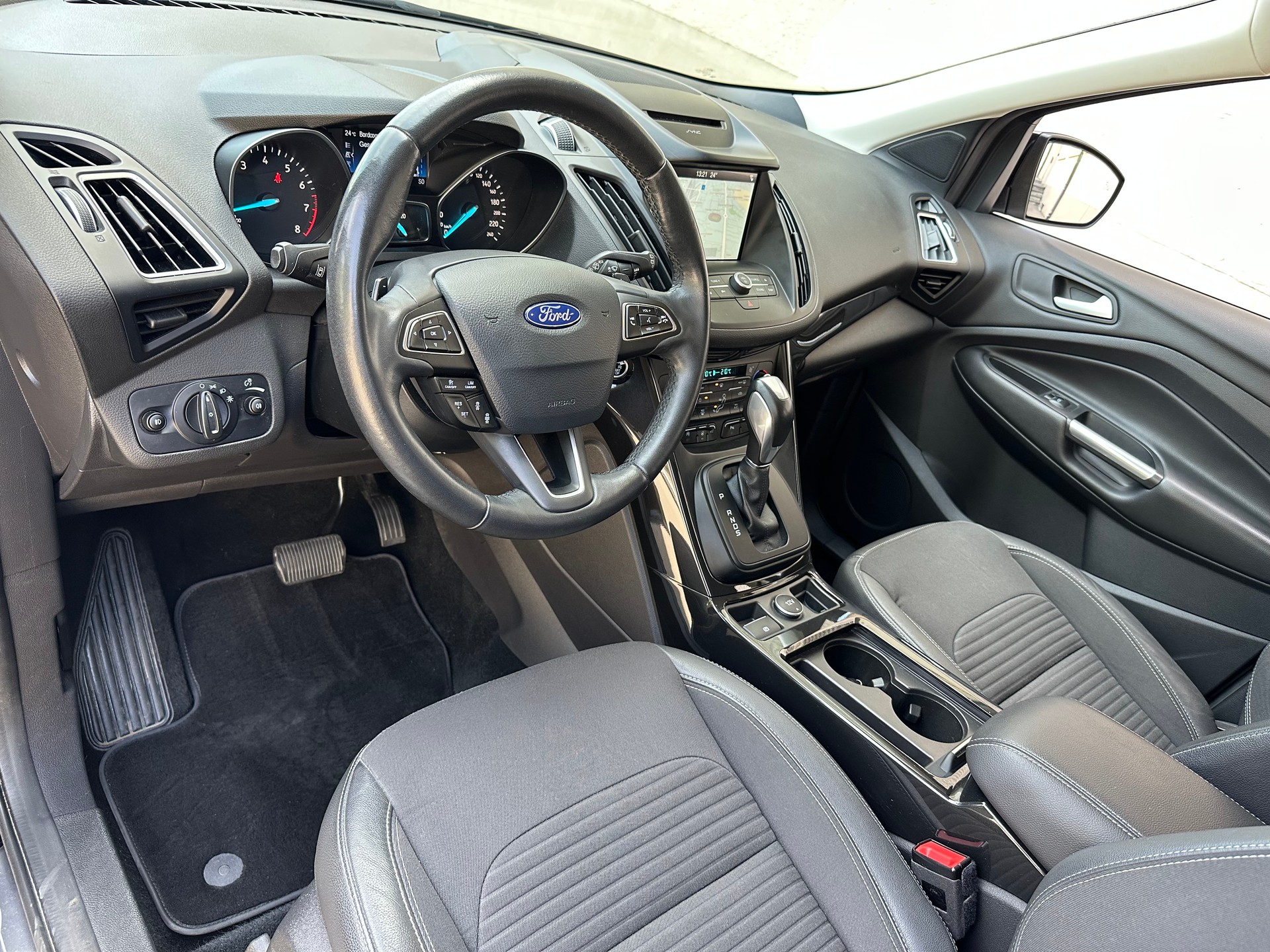 FORD Kuga 1.5 SCTi Titanium (182 PS) 4WD Automatic-image-9