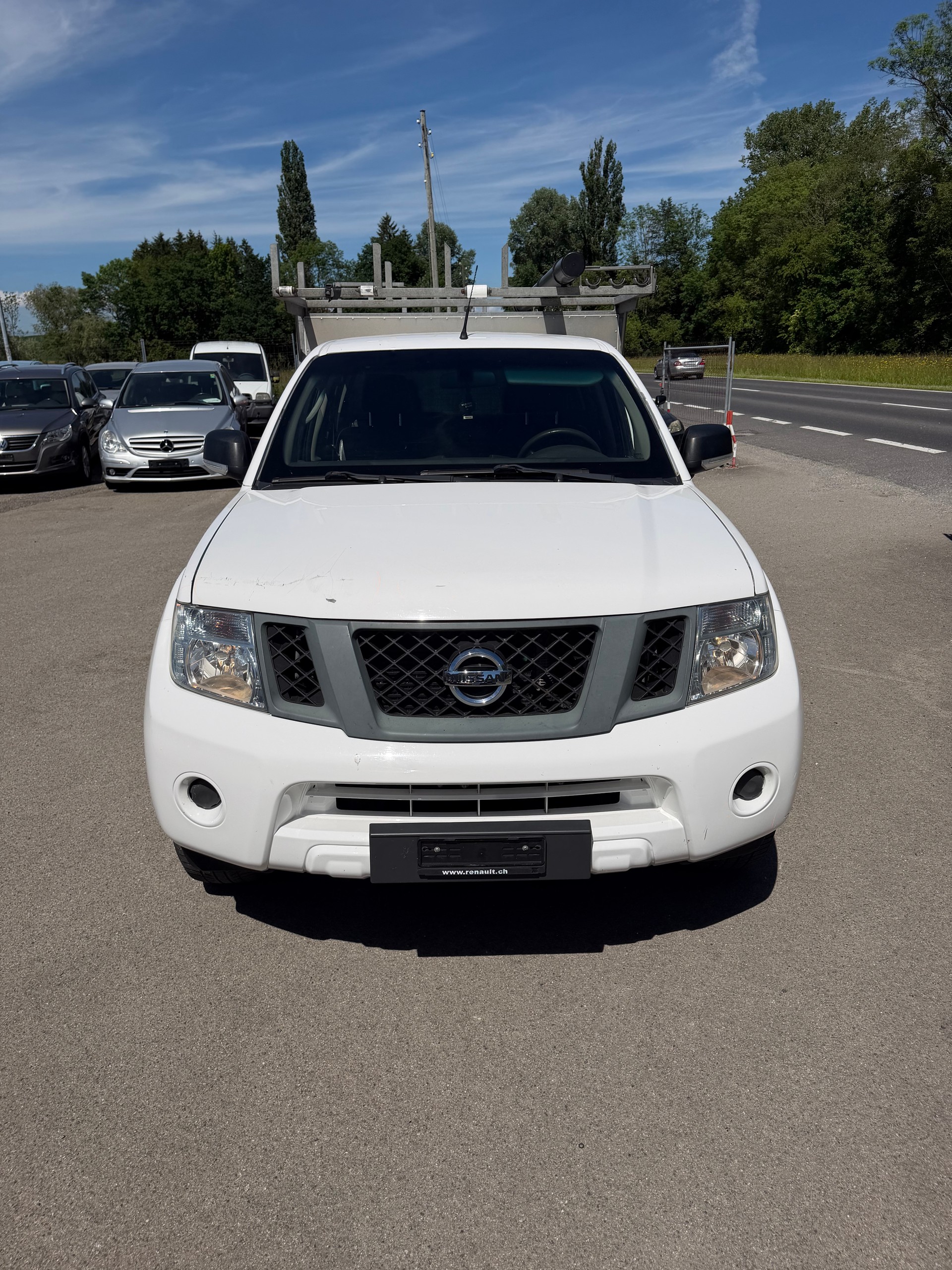 NISSAN Navara Double Cab LE 2.5 dCi 4WD LB-image-2