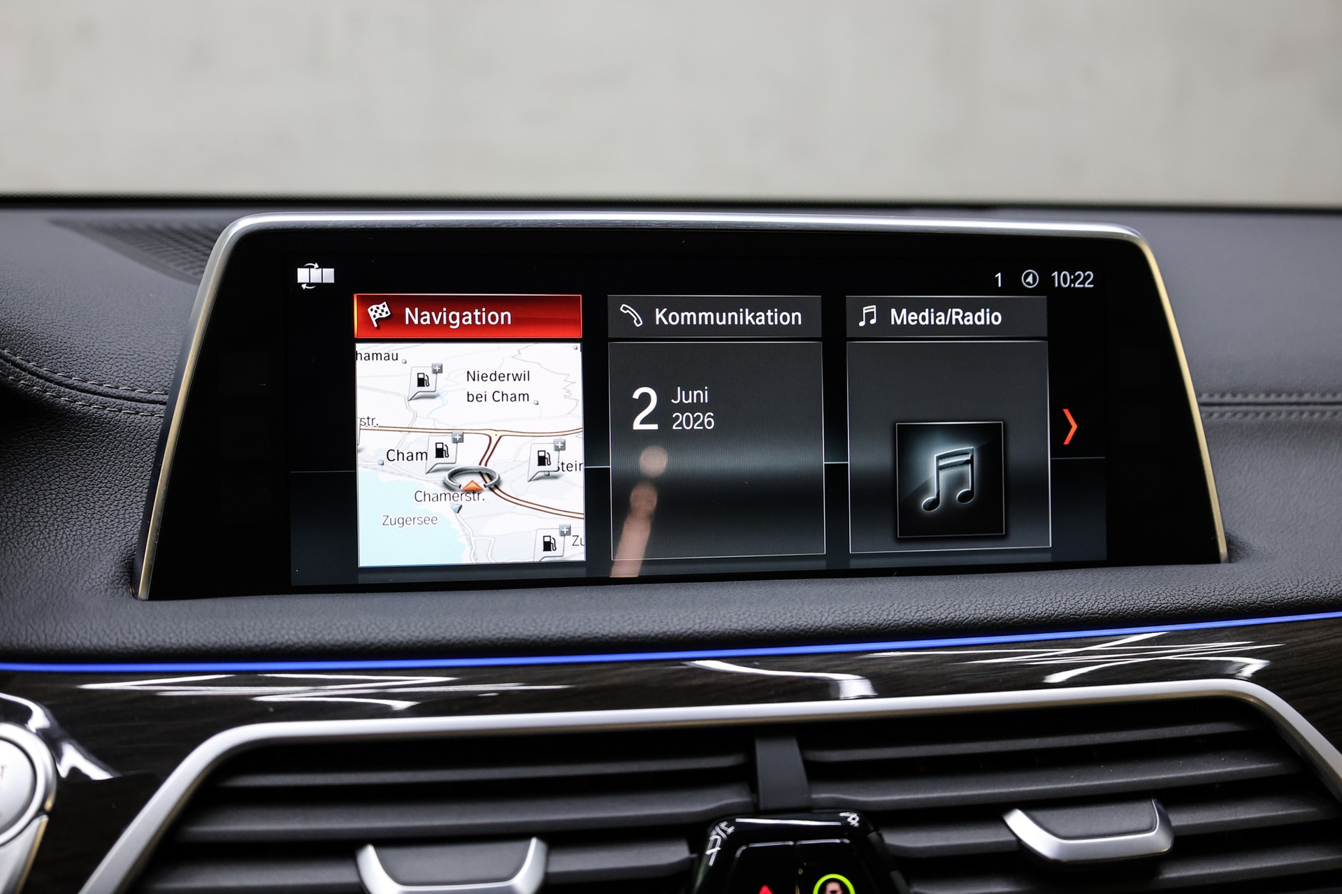 BMW 750i xDrive-image-17