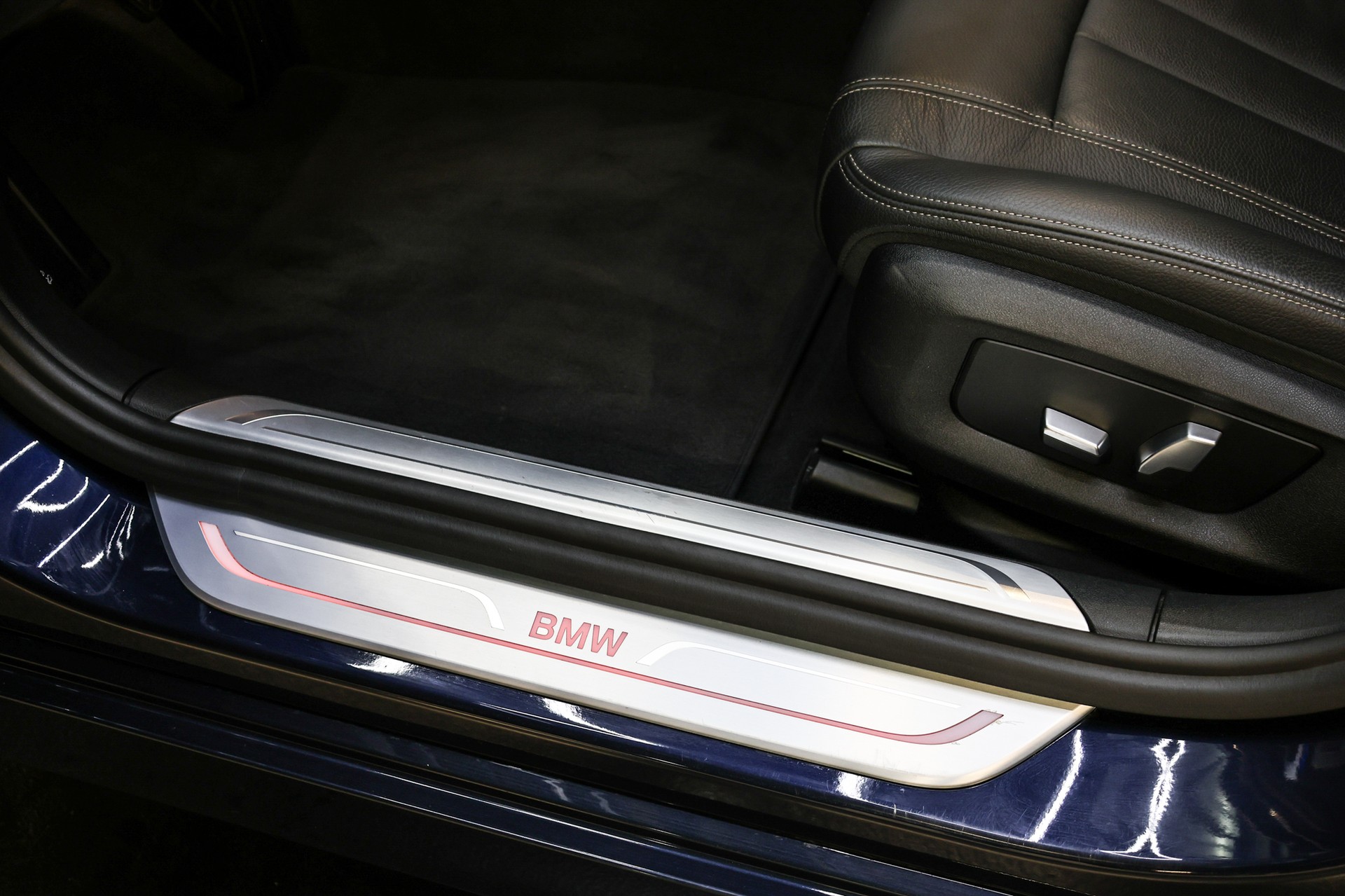 BMW 750i xDrive-image-22