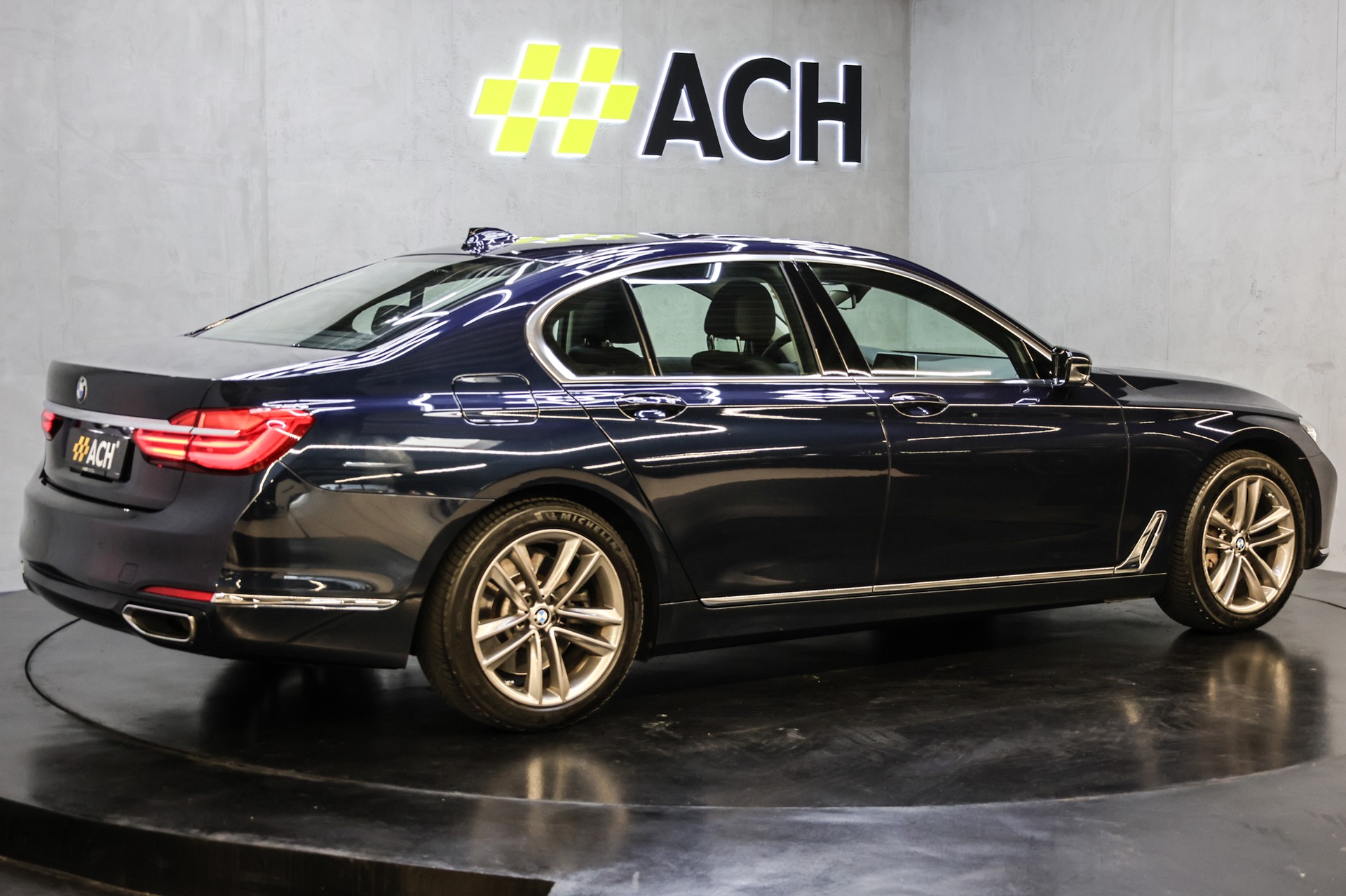 BMW 750i xDrive-image-5