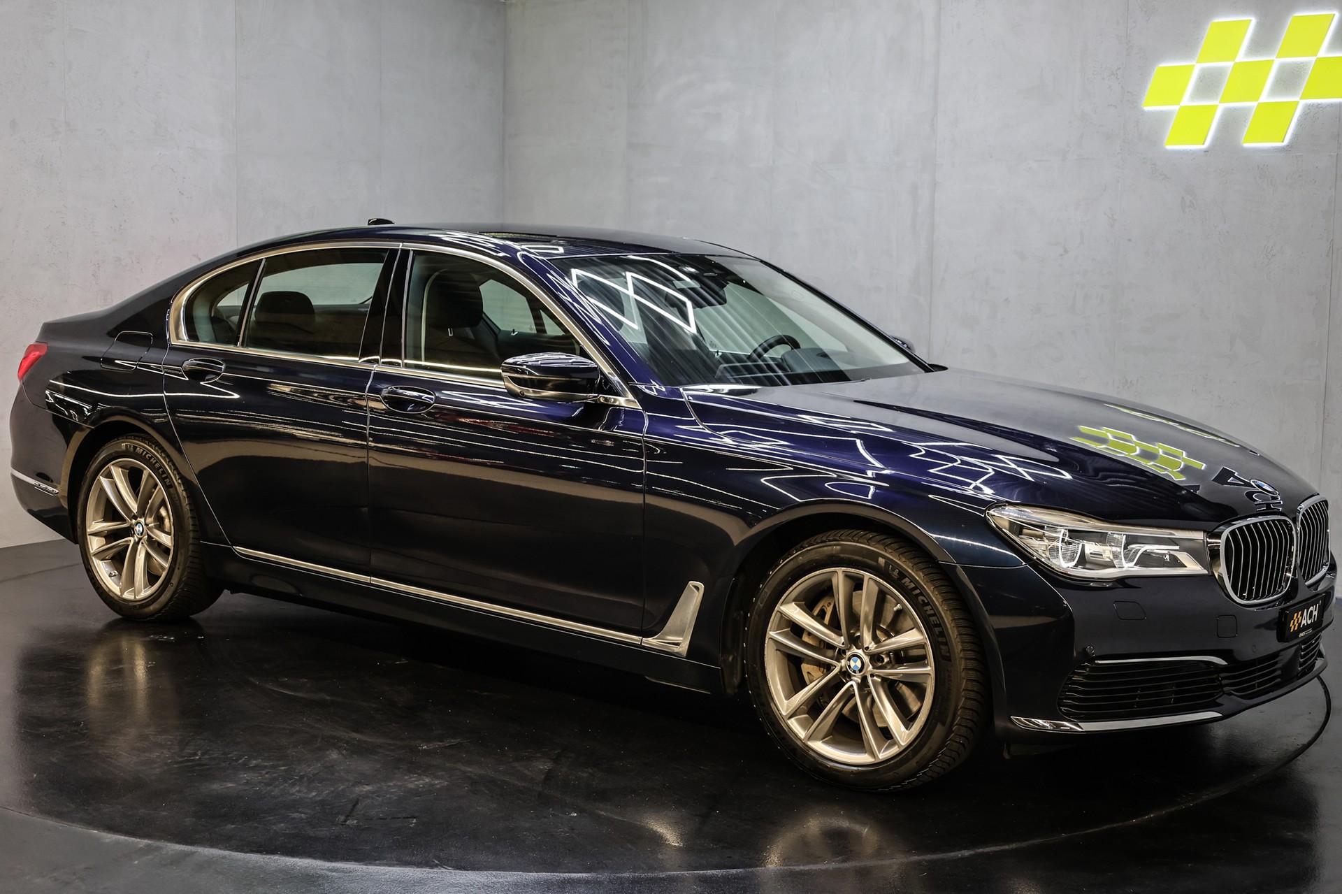 BMW 750i xDrive-image-6