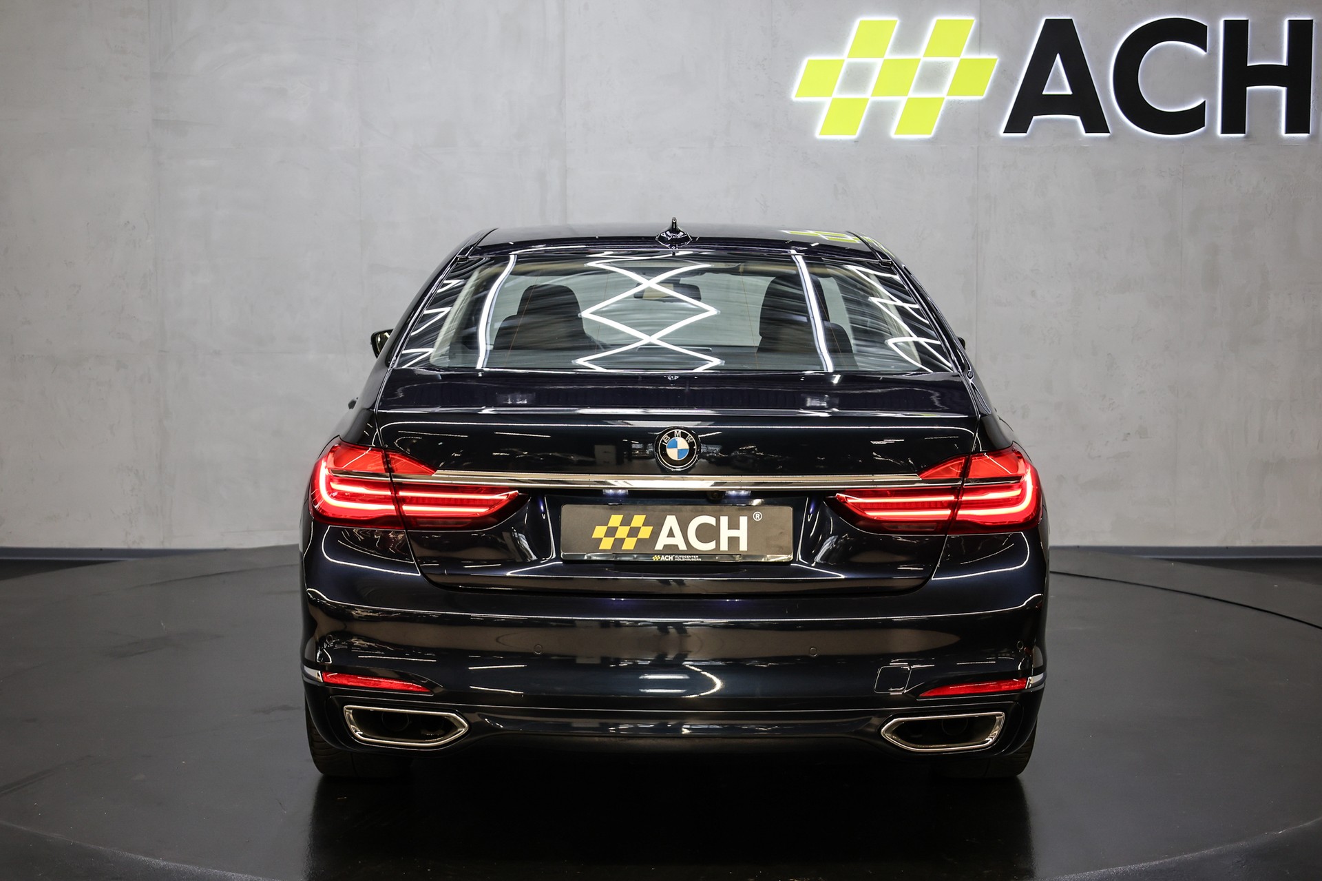 BMW 750i xDrive-image-4