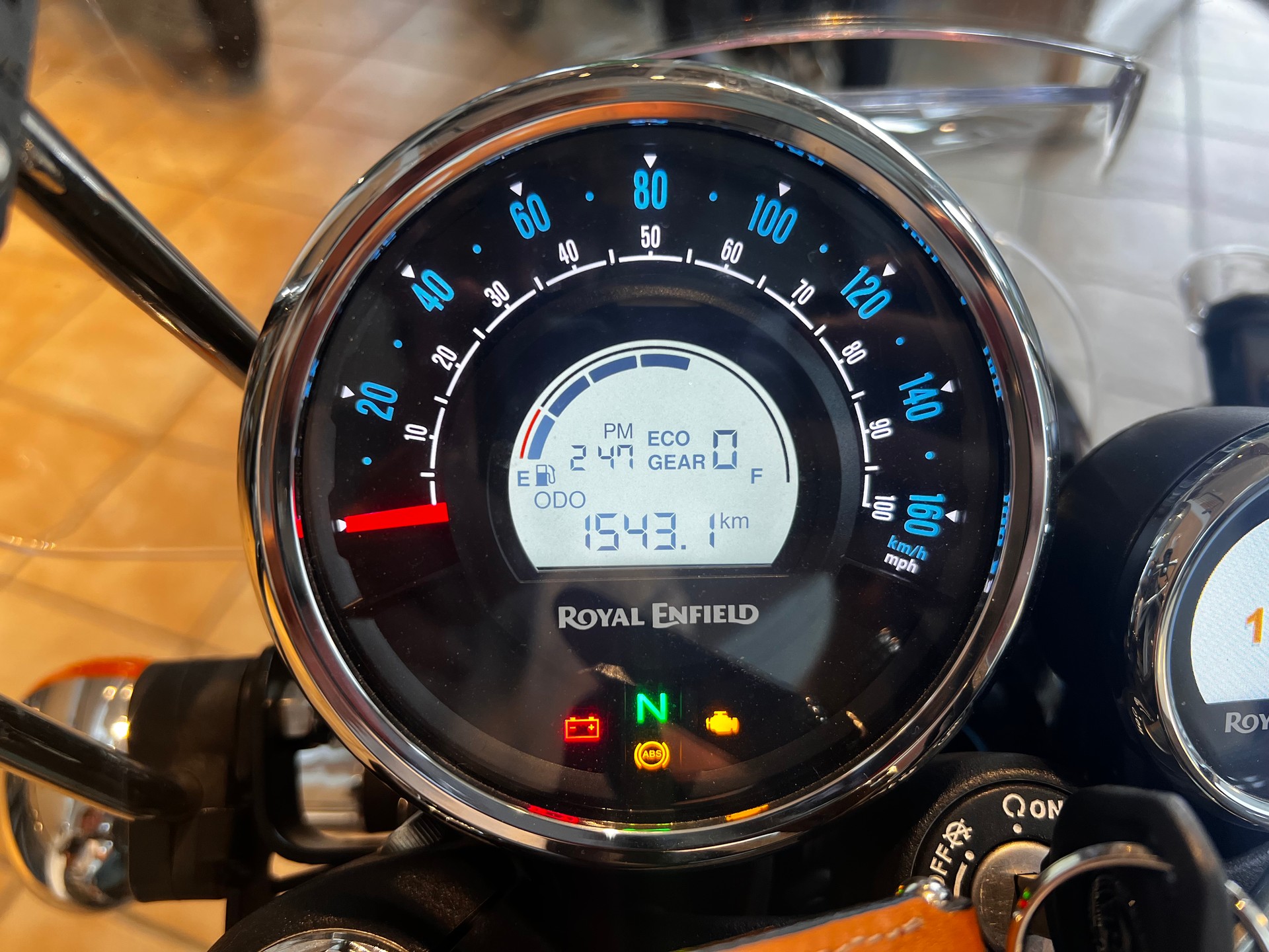 ROYAL ENFIELD Meteor Supernova-image-2