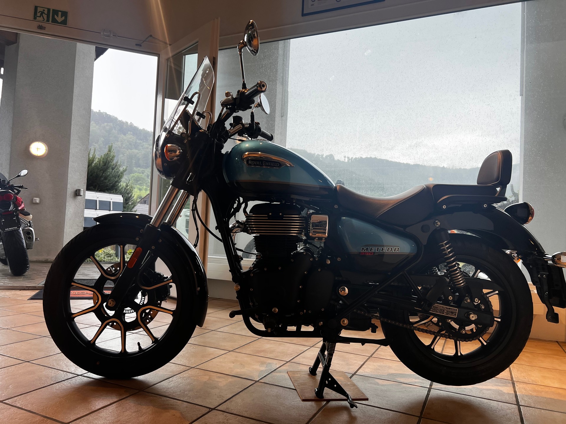 ROYAL ENFIELD Meteor Supernova-image-4