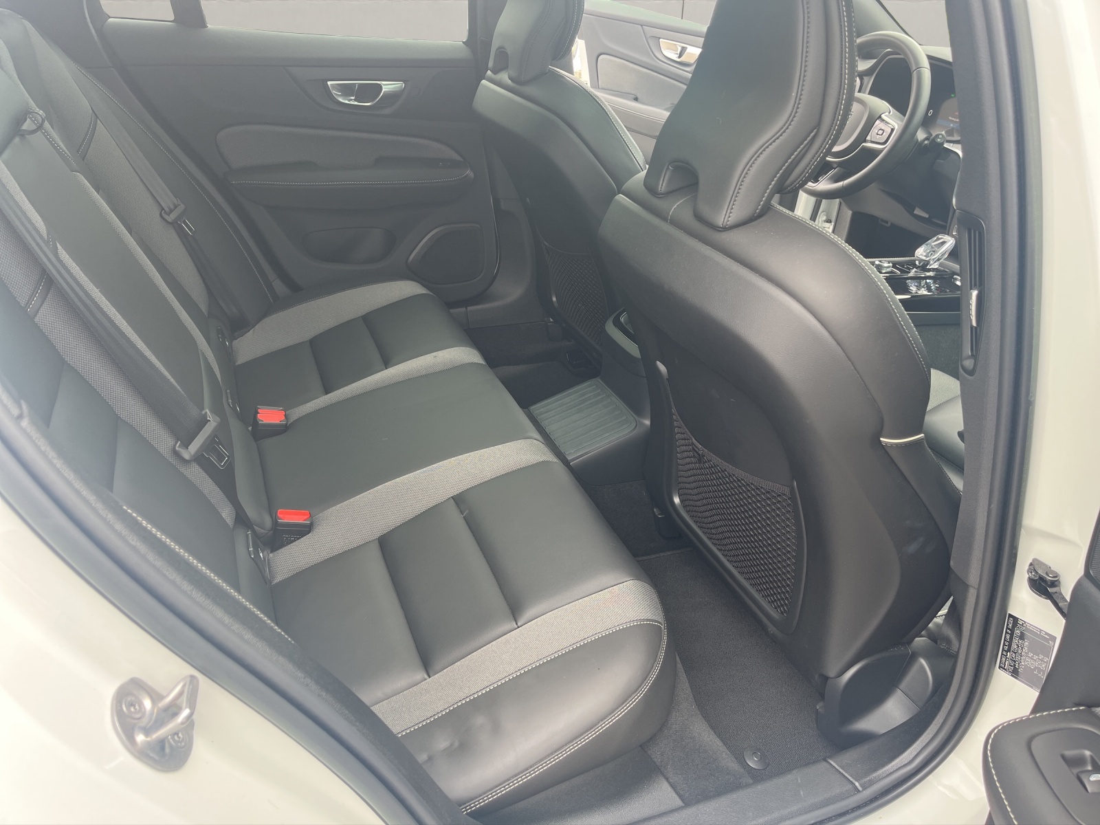 VOLVO V60 2.0 T6 TE Ultimate Dark eAWD-image-11