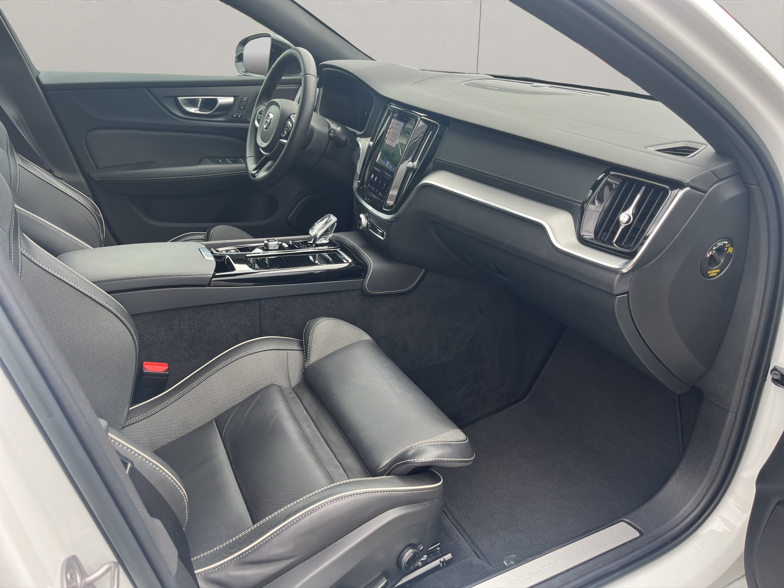 VOLVO V60 2.0 T6 TE Ultimate Dark eAWD-image-12
