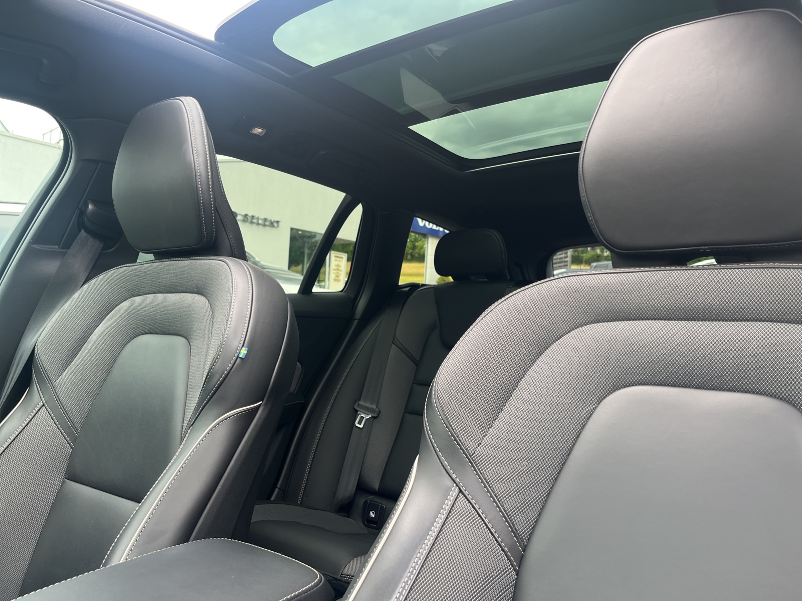 VOLVO V60 2.0 T6 TE Ultimate Dark eAWD-image-15