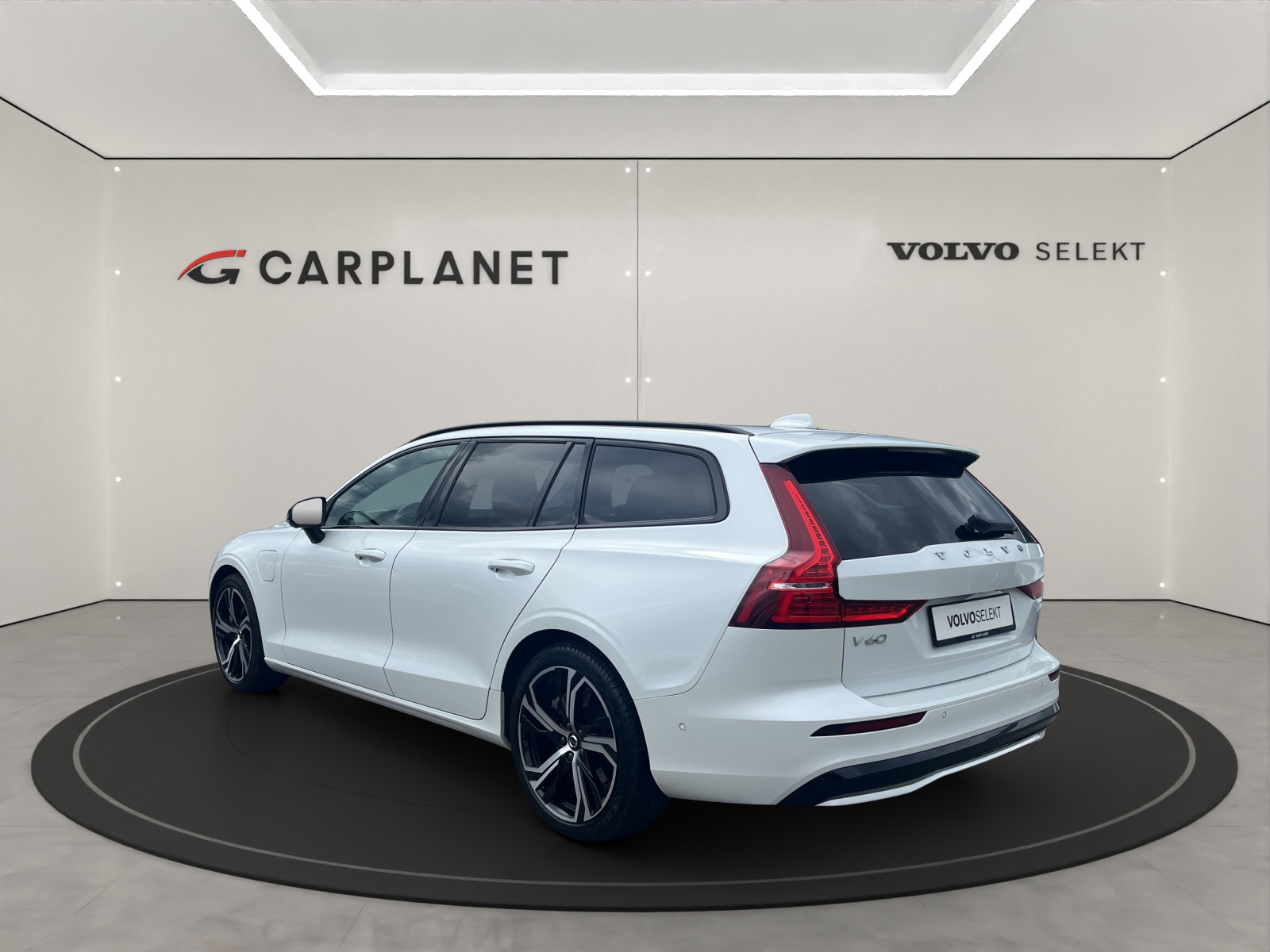 VOLVO V60 2.0 T6 TE Ultimate Dark eAWD-image-4