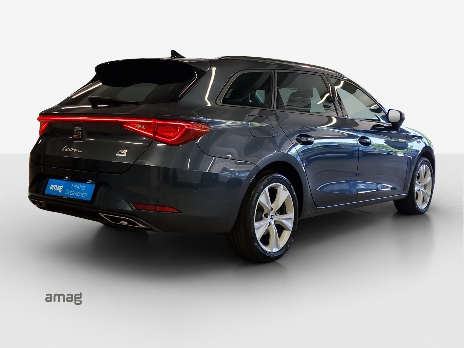 SEAT Leon ST 1.5 eHybrid pHEV DSG FR-image-4