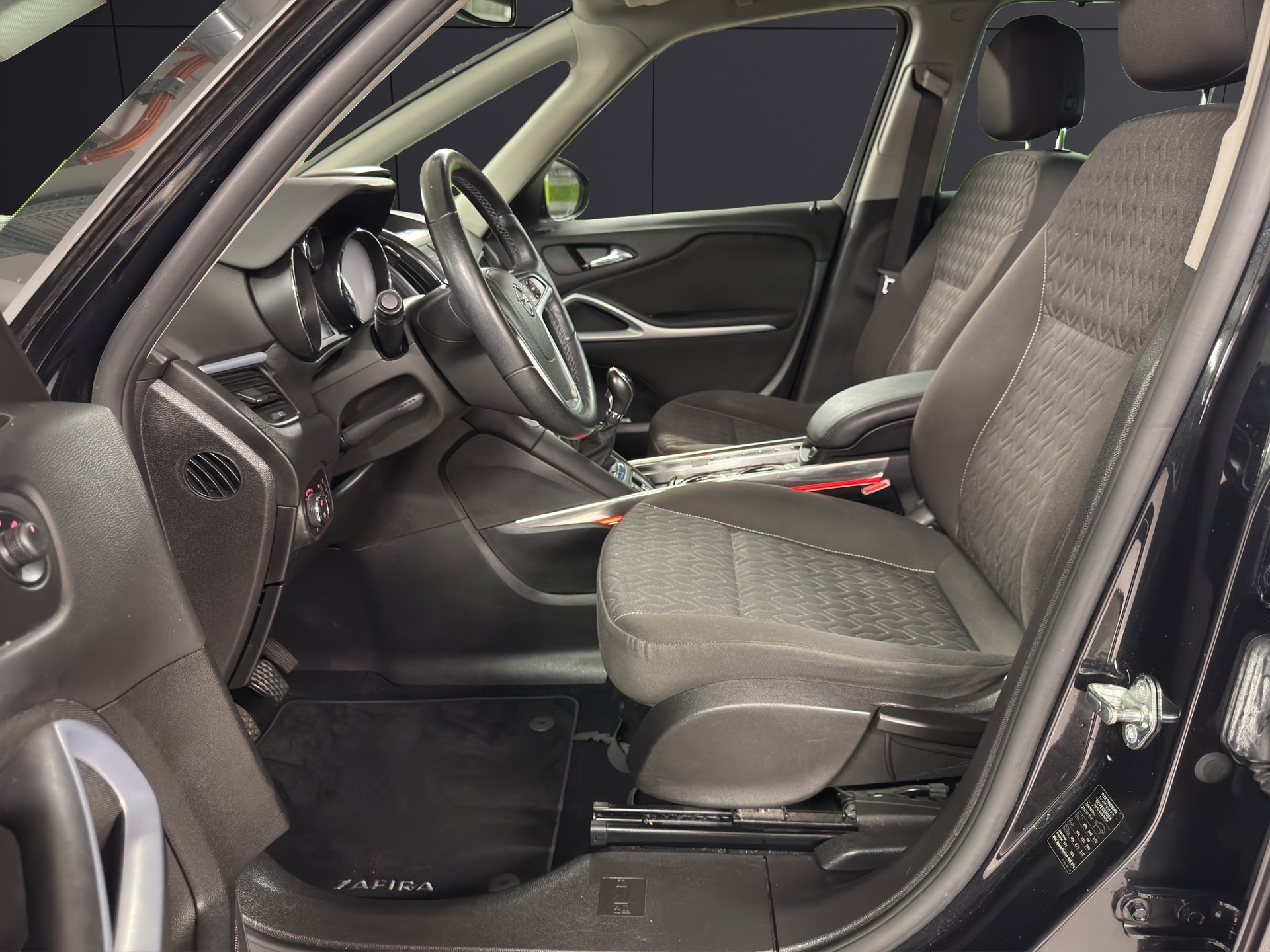OPEL Zafira Tourer 1.6i 16V Turbo Active Edition-image-9