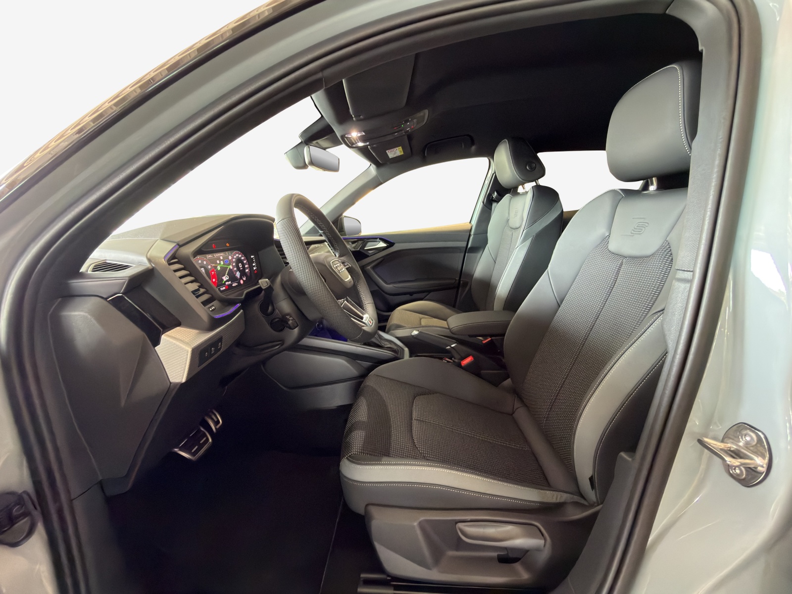 AUDI A1 Sportback 35 TFSI S Line S-tronic-image-7