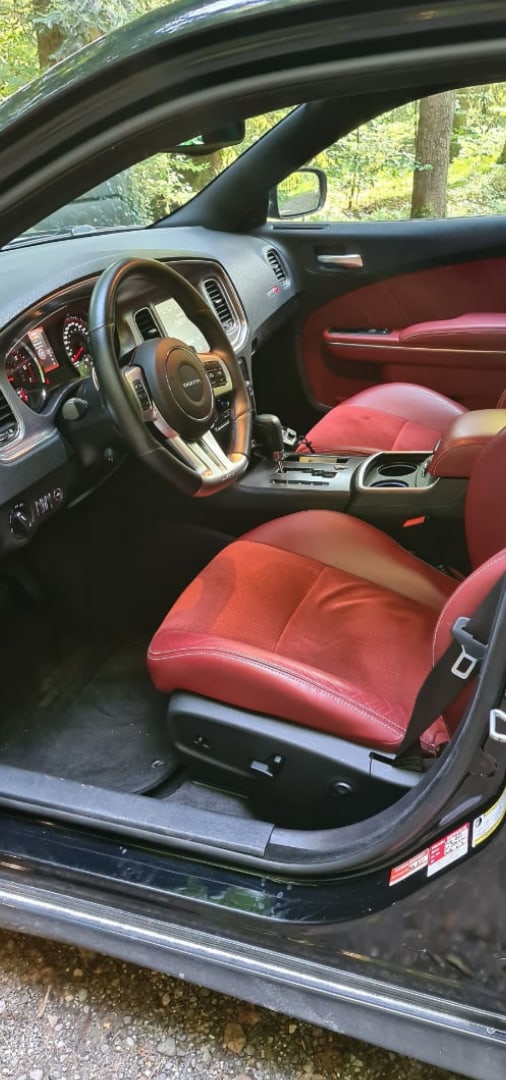 DODGE SRT 8-image-5