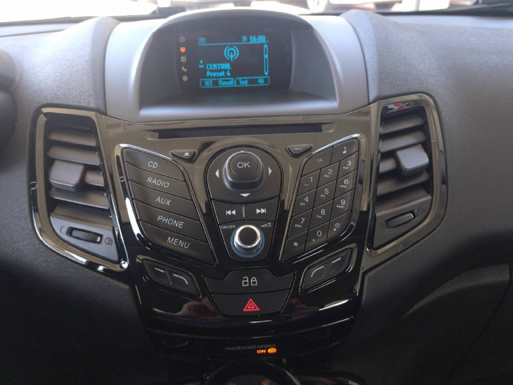 FORD Fiesta 1.0 EcoB 100 Titanium-image-14