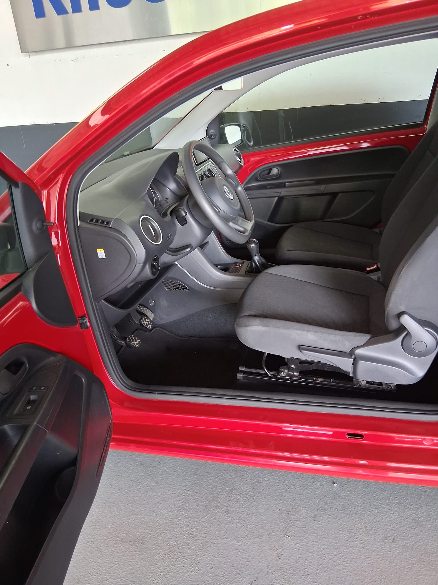 VW Up 1.0 take up-image-8
